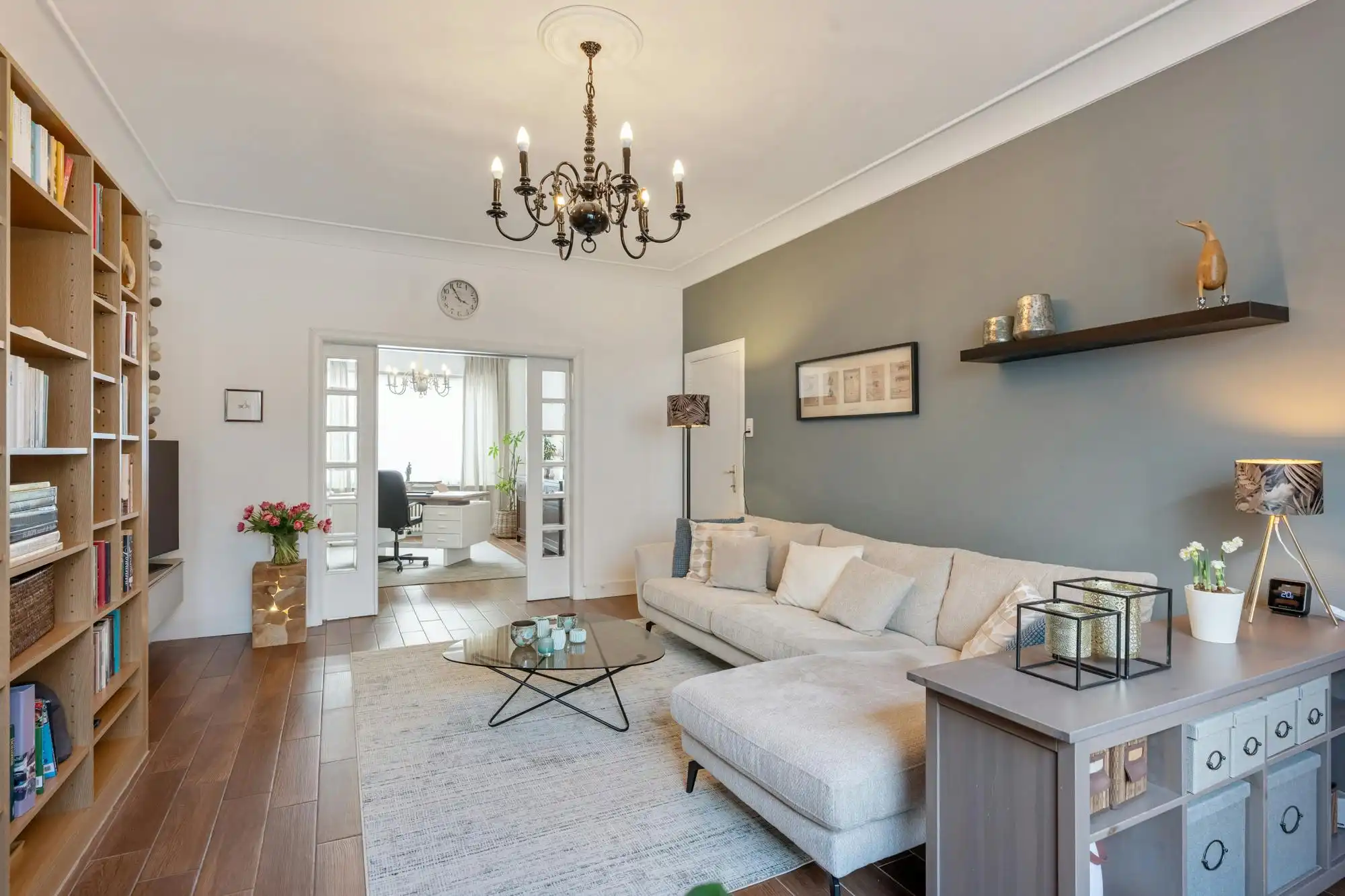 Verrassend ruime stadswoning met 5 slaapkamers en mooie tuin foto {{pictureIndex}}