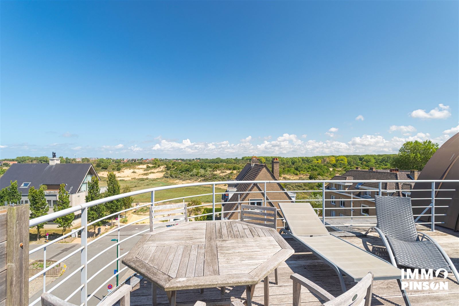 Ruim penthouse met groot zonneterras en prachtig uitzicht foto 8