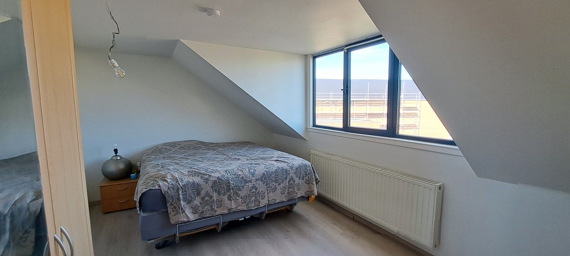 Ruim gerenoveerd duplex-dakappartement met 1 slaapkamer en mezzanine foto 14