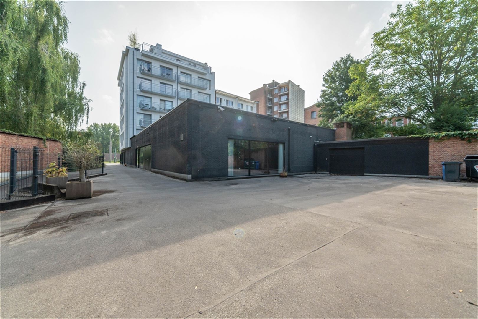 Gelijkvloers kantoor met parking te koop foto 3