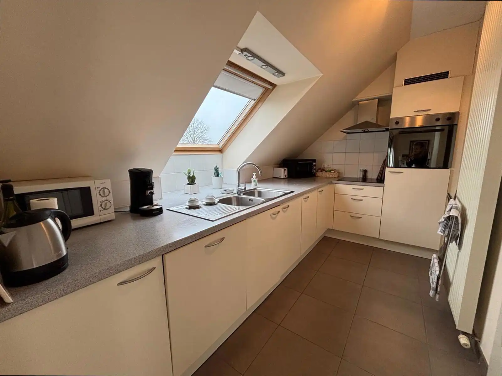 Ruim dakappartement in het centrum van Tielt.  foto 10