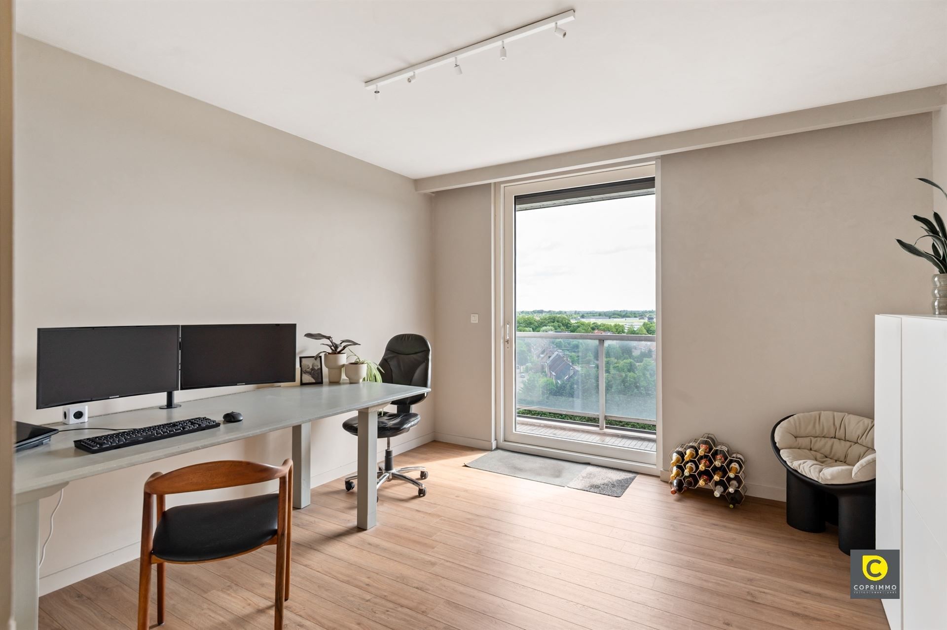 Modern en zeer ruim (200 m²) appartement foto 13