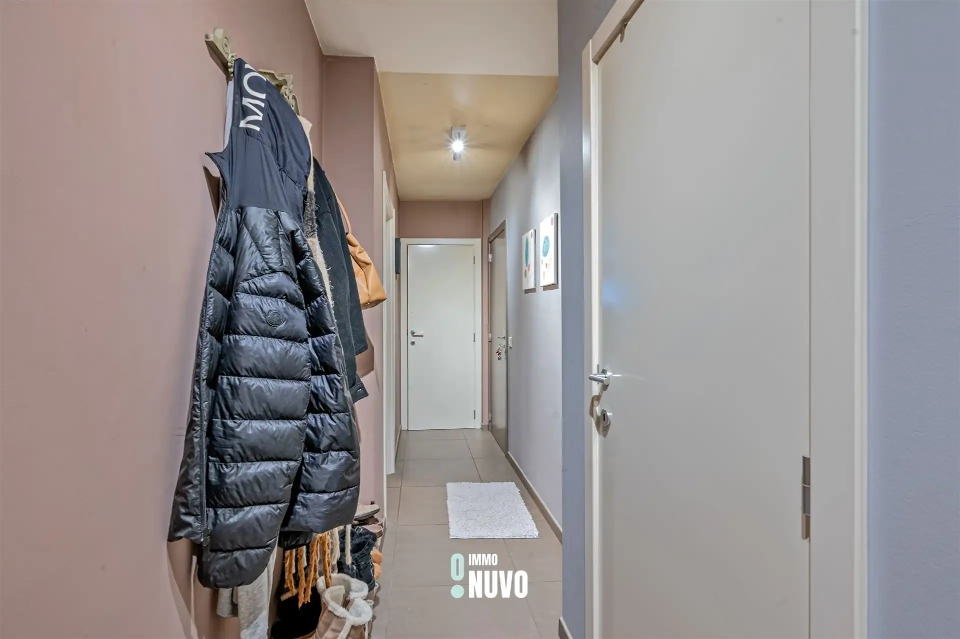 Gelijkvloers instapklaar 2 slaapkamer appartement met garage foto 9
