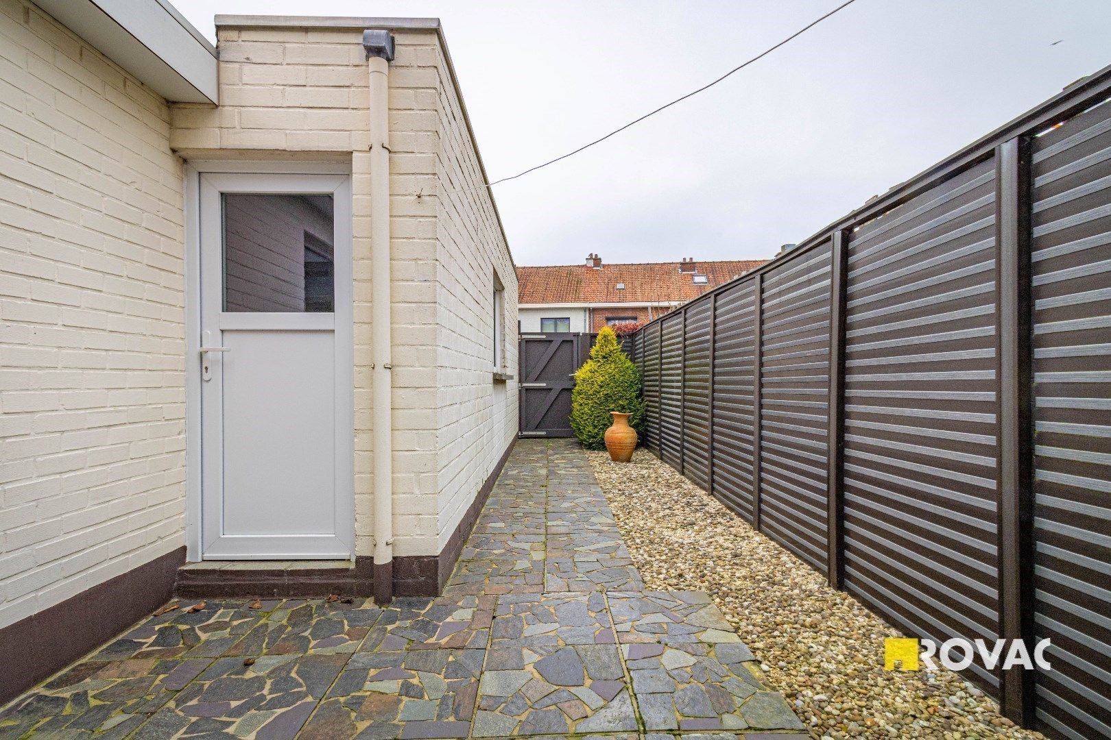 Rijwoning met 3 slaapkamers, garage en uitweg foto 19