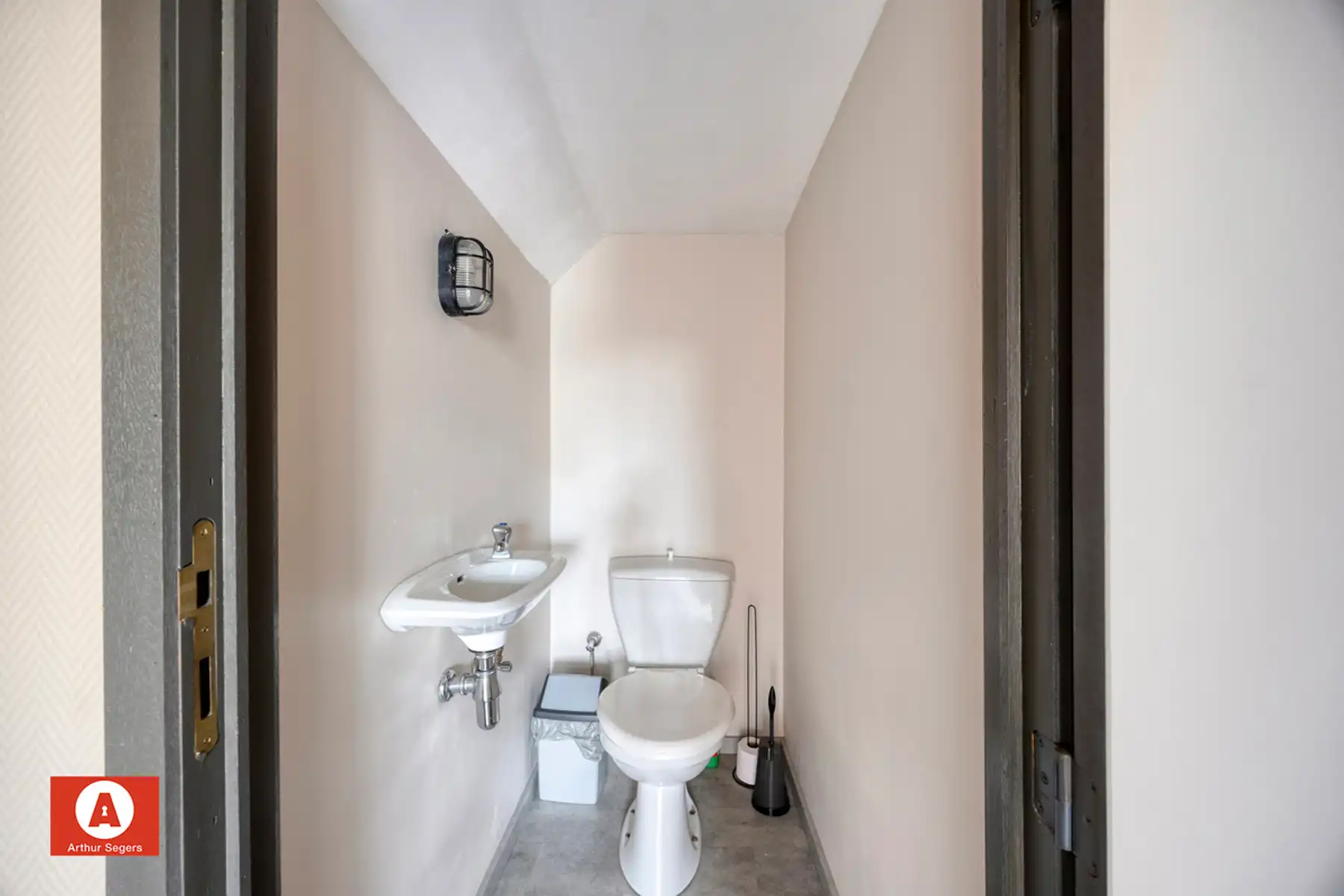 Gezinswoning met 2 tot 3 privatieve auto-parkeerplaatsen. foto 23