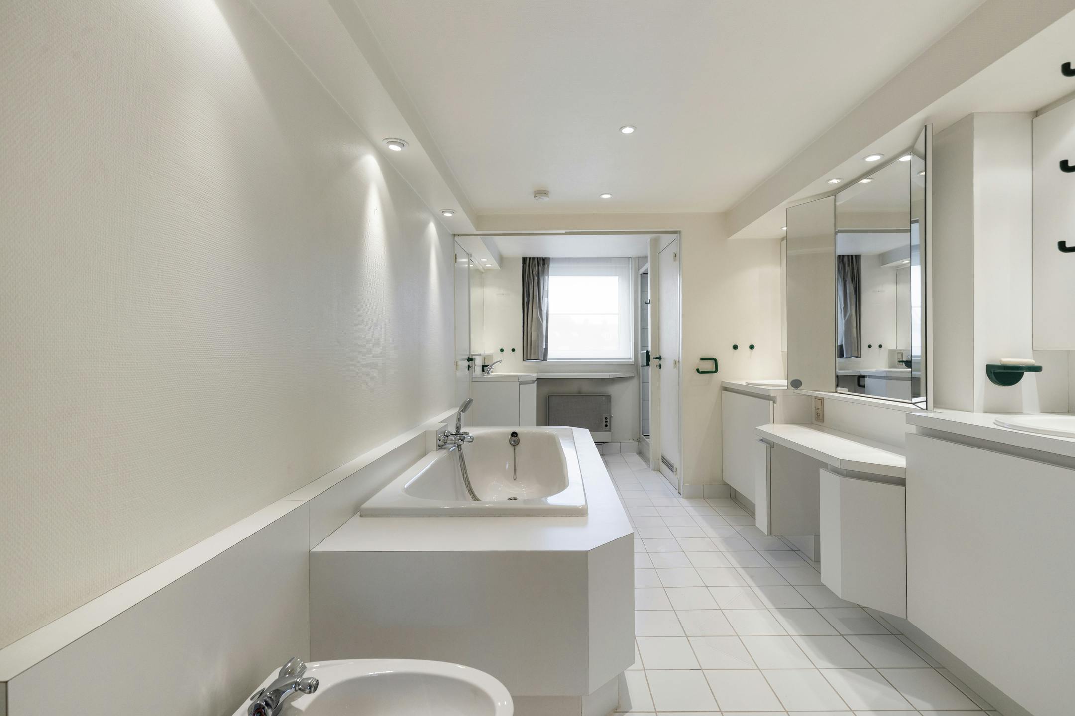 Woning met handelsgelijkvloers, atelier en garages te Veurne foto 18