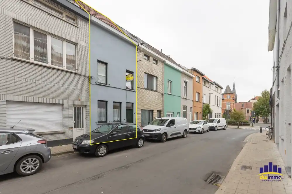 Ruime woning met 3 slaapkamers en gezellige koer in Ledeberg. foto 2