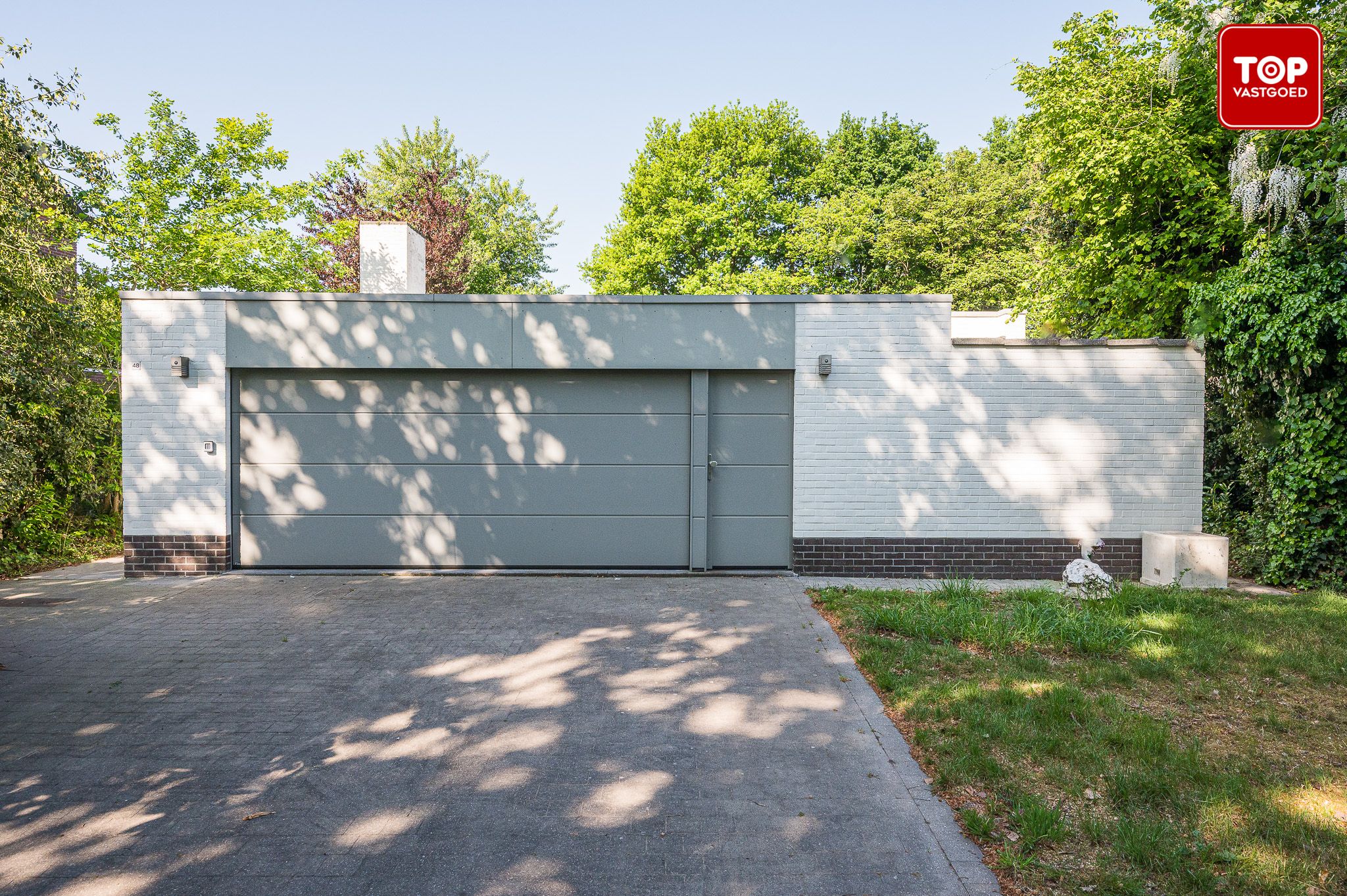Ruime jaren zeventig villa in Mariakerke-Kolegem foto 2