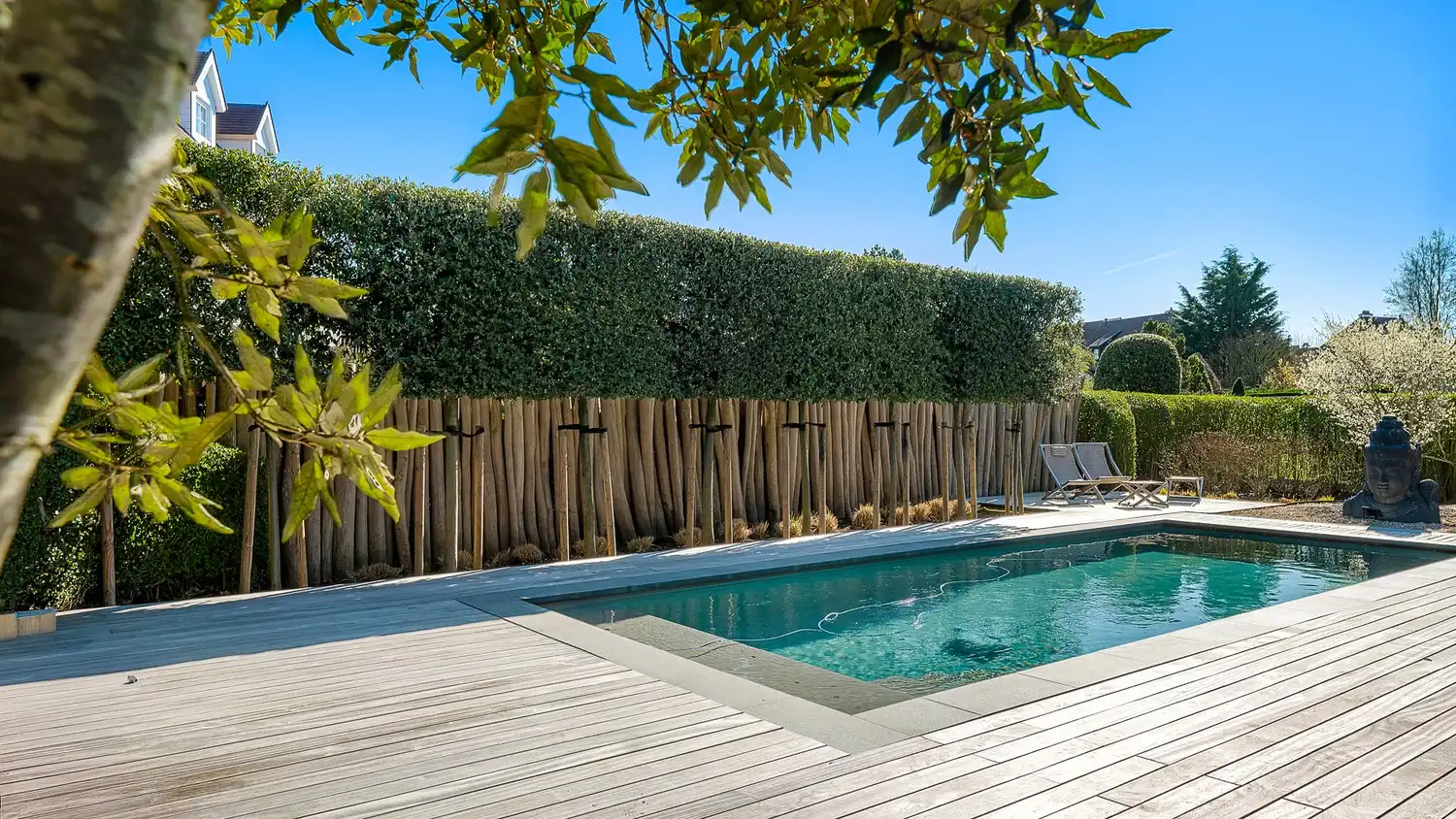 Luxueuze villa met zwembad in een residentiële wijk. foto 2