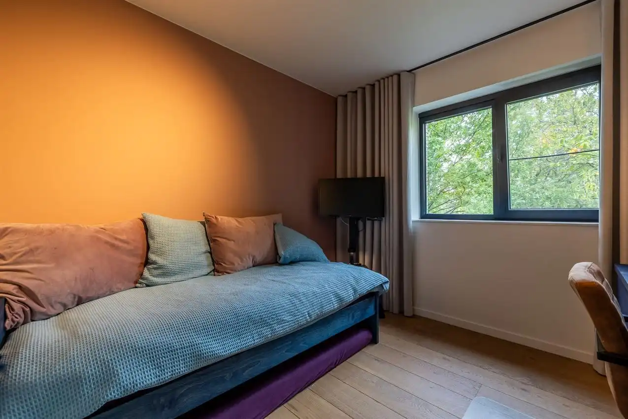 Gemeubelde penthouse met 2 slpk, ruim terras en autostaanplaats foto 9