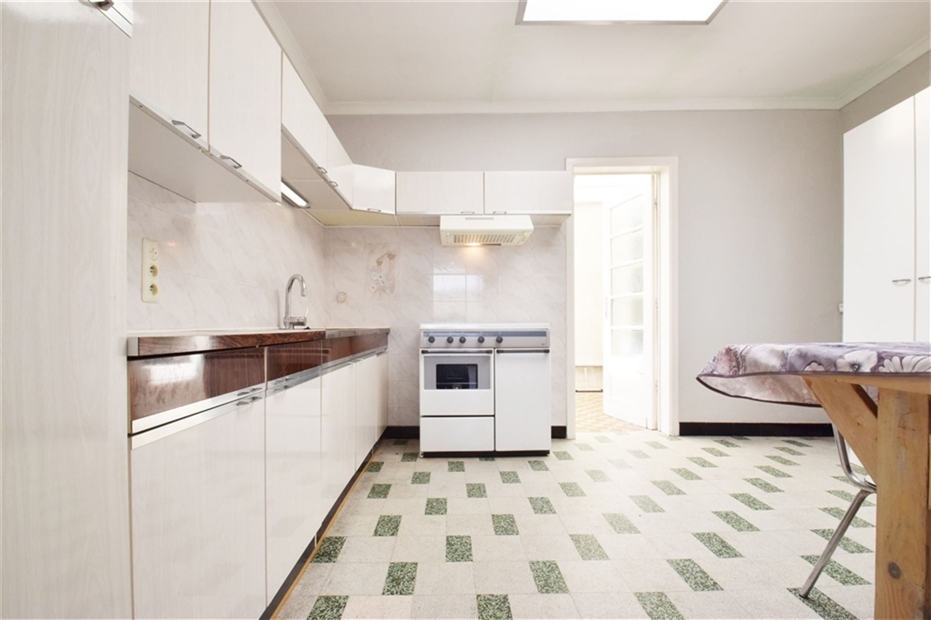 Op te frissen woning met stockagezolder aan de vaart. foto 6