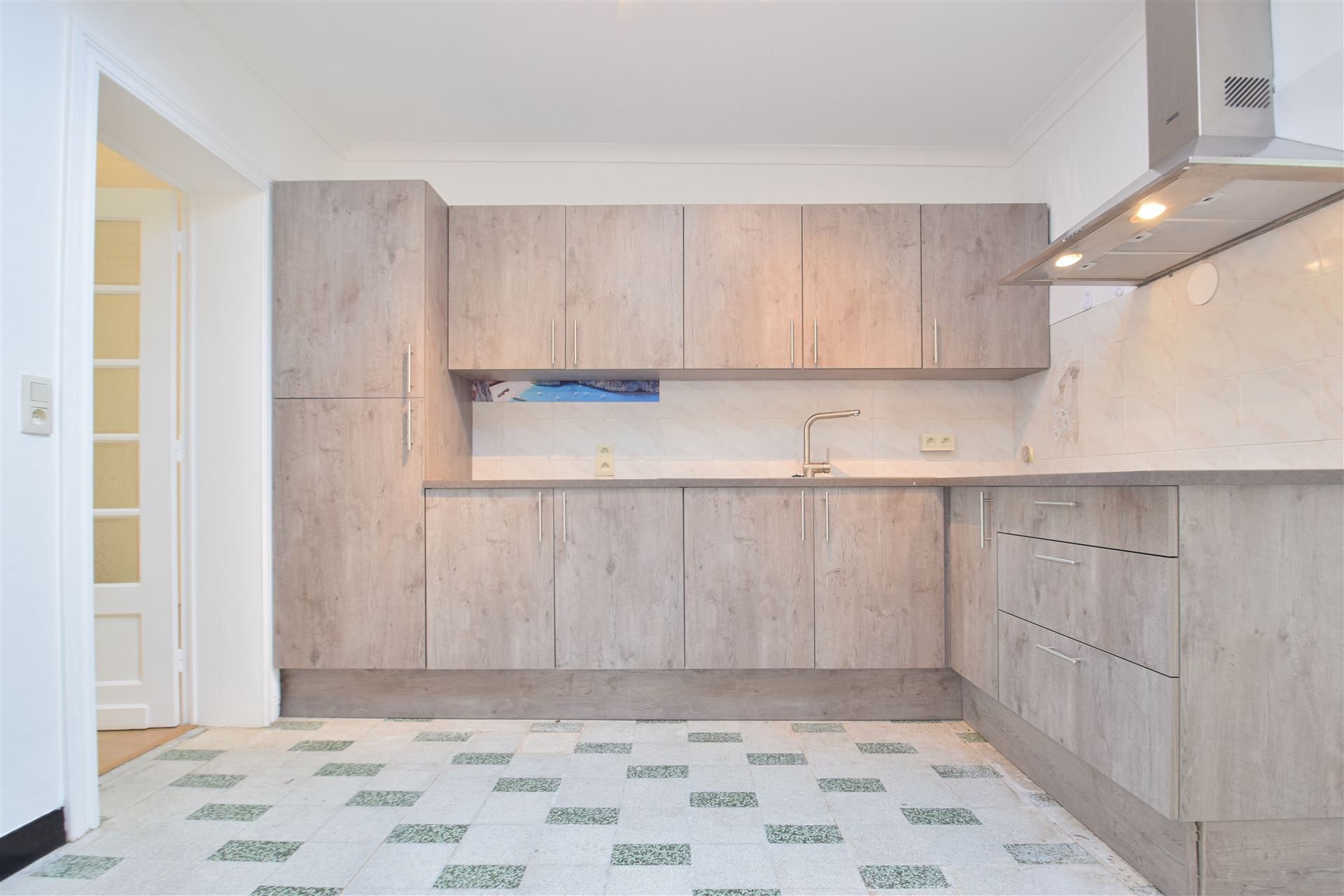 Op te frissen woning met stockagezolder aan de vaart. foto 6