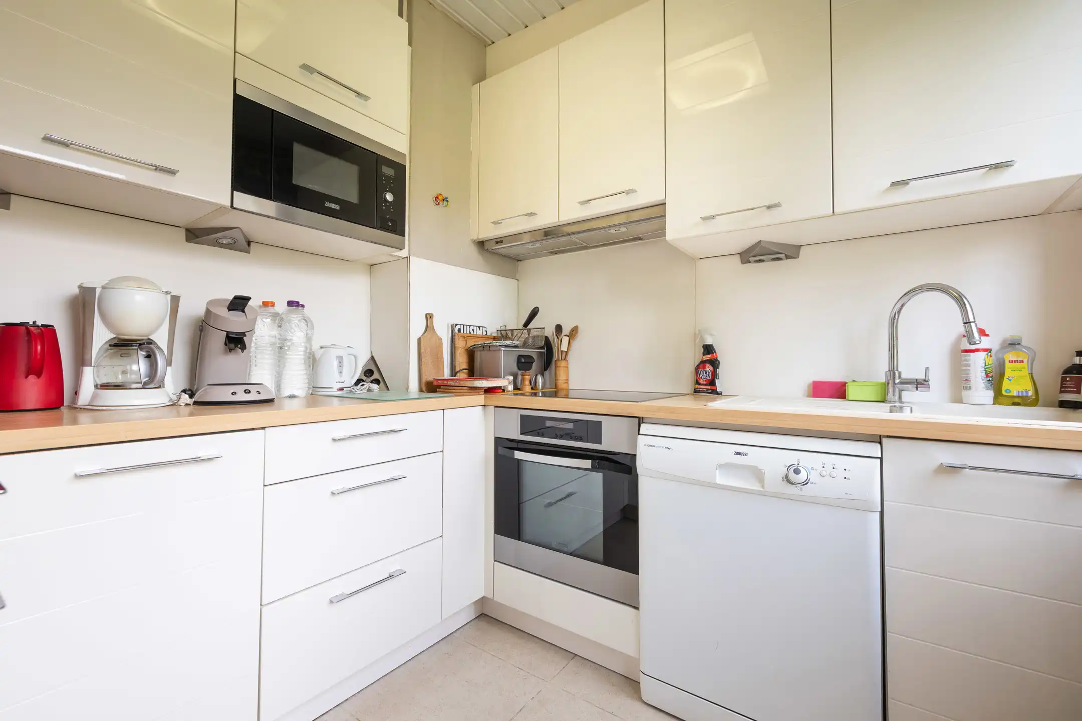 Rustig gelegen huis met drie gevels, tuin en garage foto 13