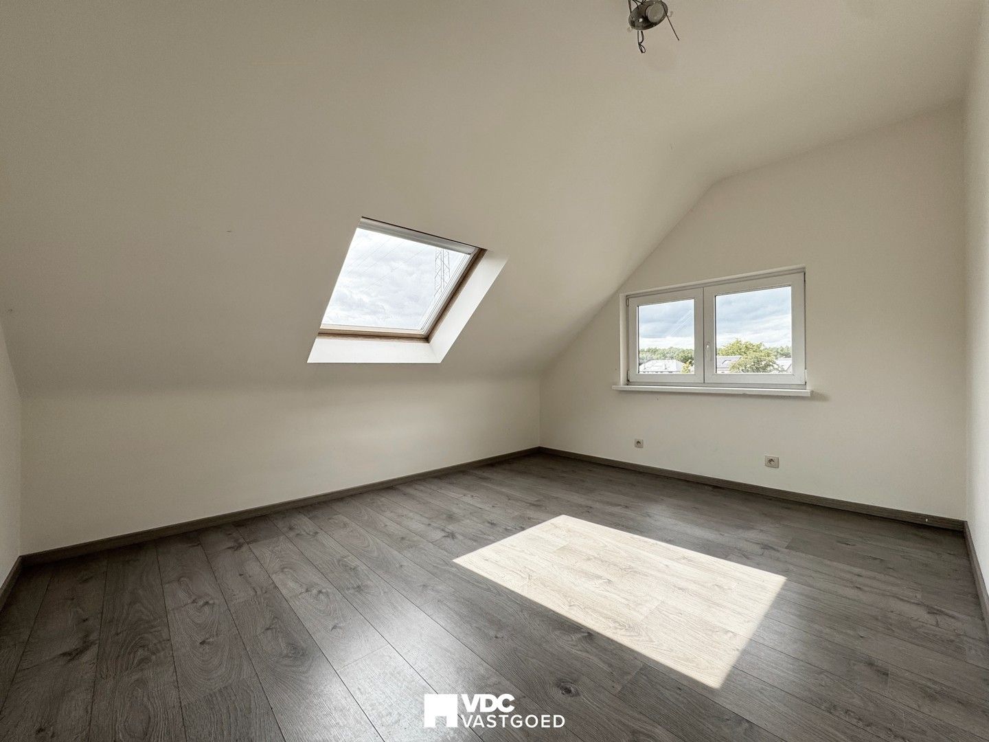 Zeer mooi en ruim duplex-appartement met 4 slaapkamers en groot terras in groene omgeving foto 13