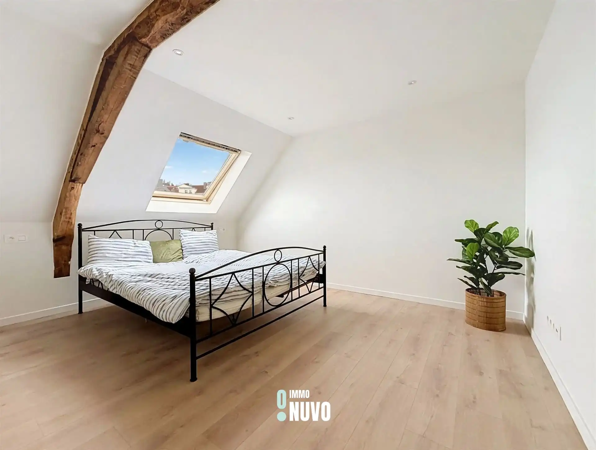 Woning met loods foto 12