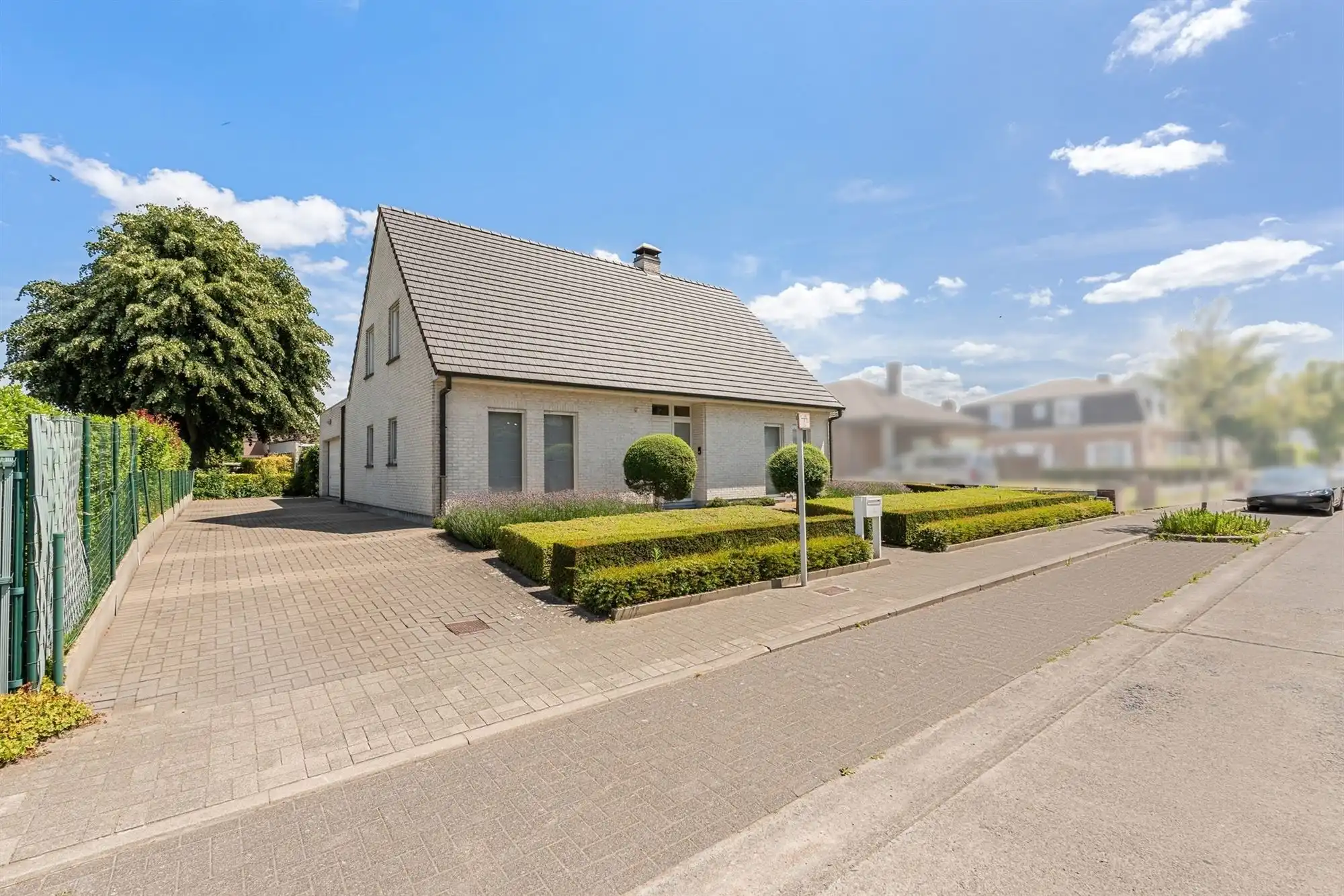 Stijlvolle villawoning met 3 slaapkamers en fijne tuin in gegeerde woonbuurt foto 2