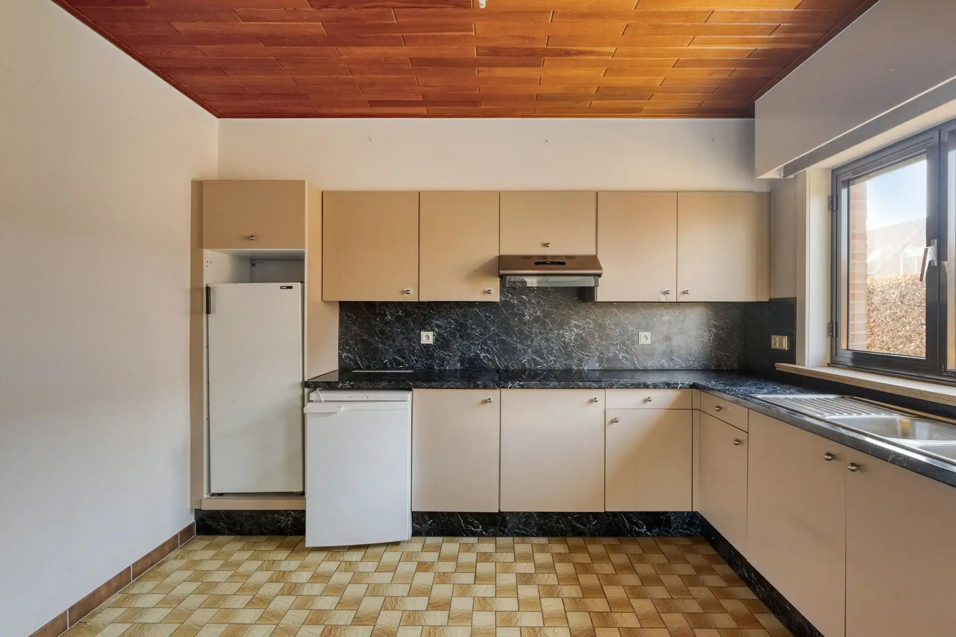 Vrijstaande woning, rustig gelegen,  met garage en tuin. foto 9