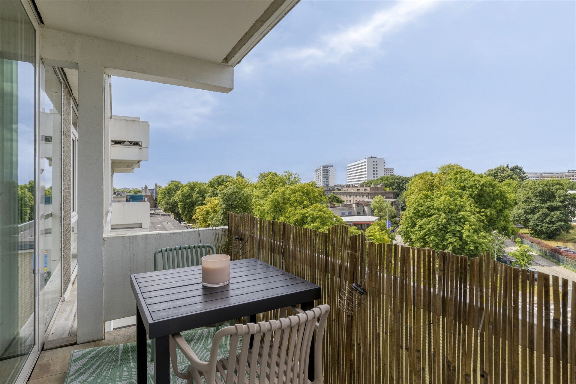 Instapklaar appartement met terras te koop in Berchem!  foto 16
