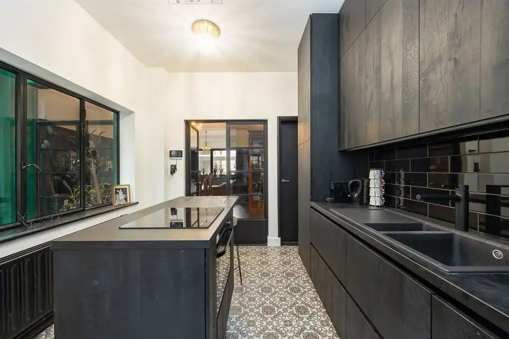 Stijlvol gerenoveerde woning met authentieke charme, zonnige tuin en toplocatie foto 10