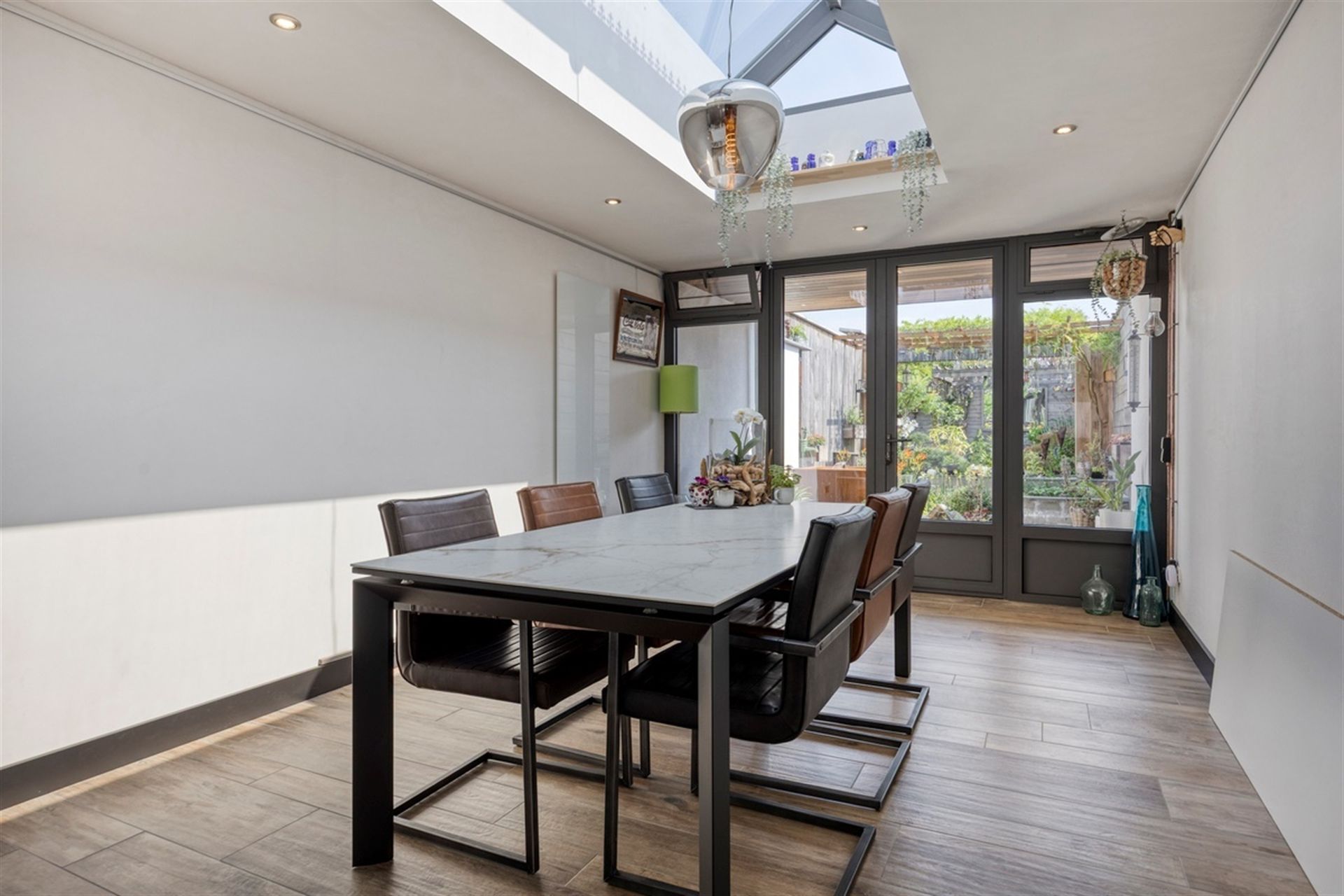 Instapklare woning met prachtige tuin foto 5