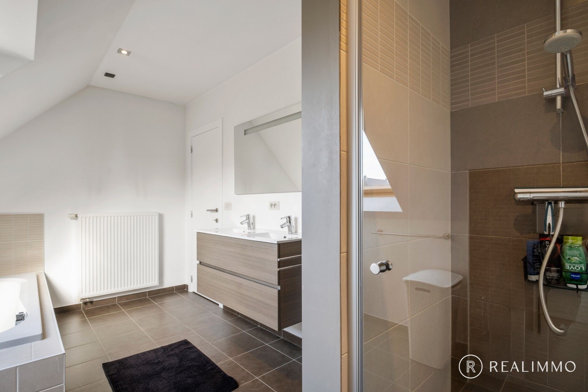 Perfect onderhouden woning in Deerlijk foto 9