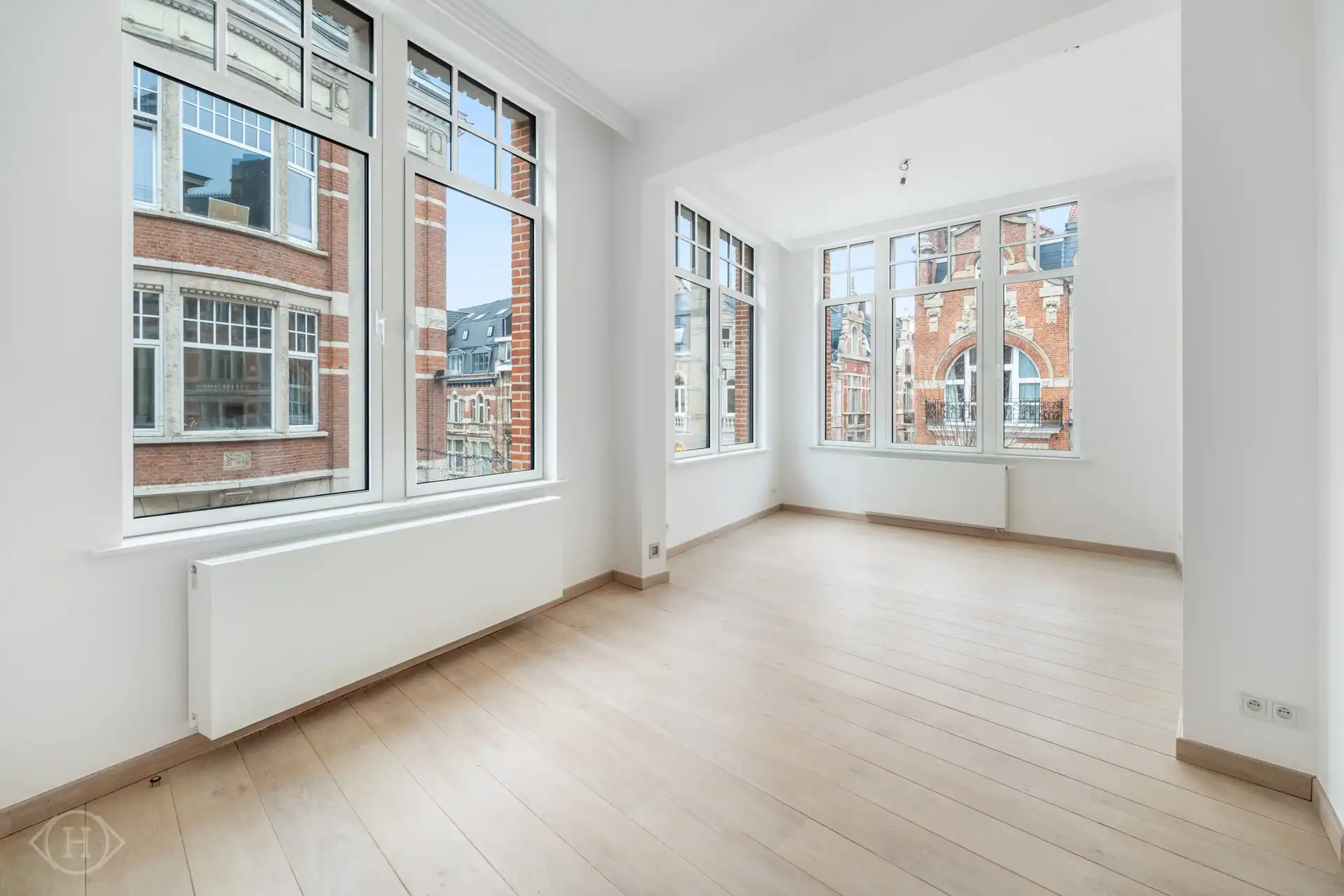 Lichtrijk éénslaapkamerappartement hartje Leuven foto {{pictureIndex}}