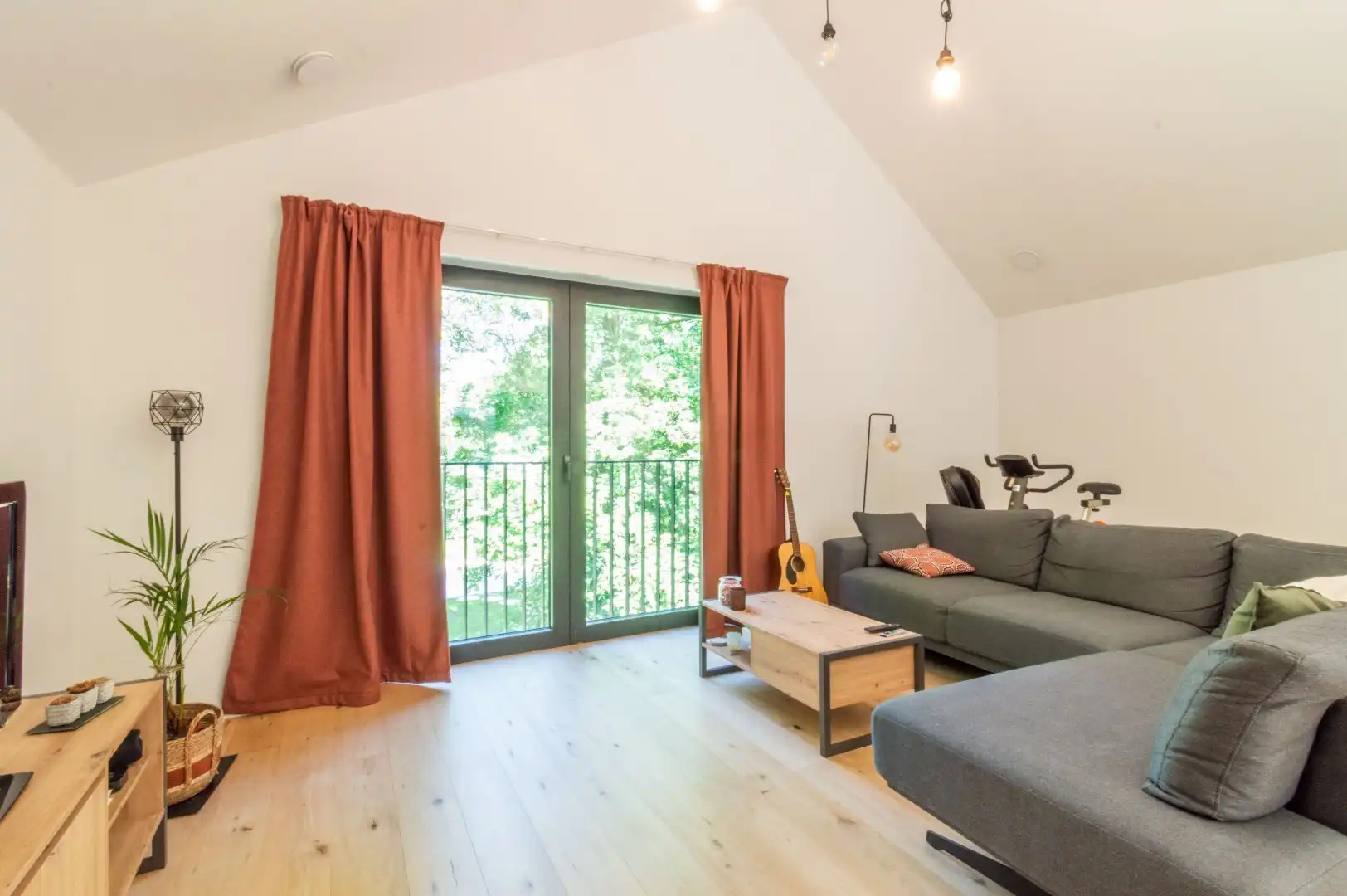 Een duplex-appartement / volledig huis volledig vernieuwd! foto 3