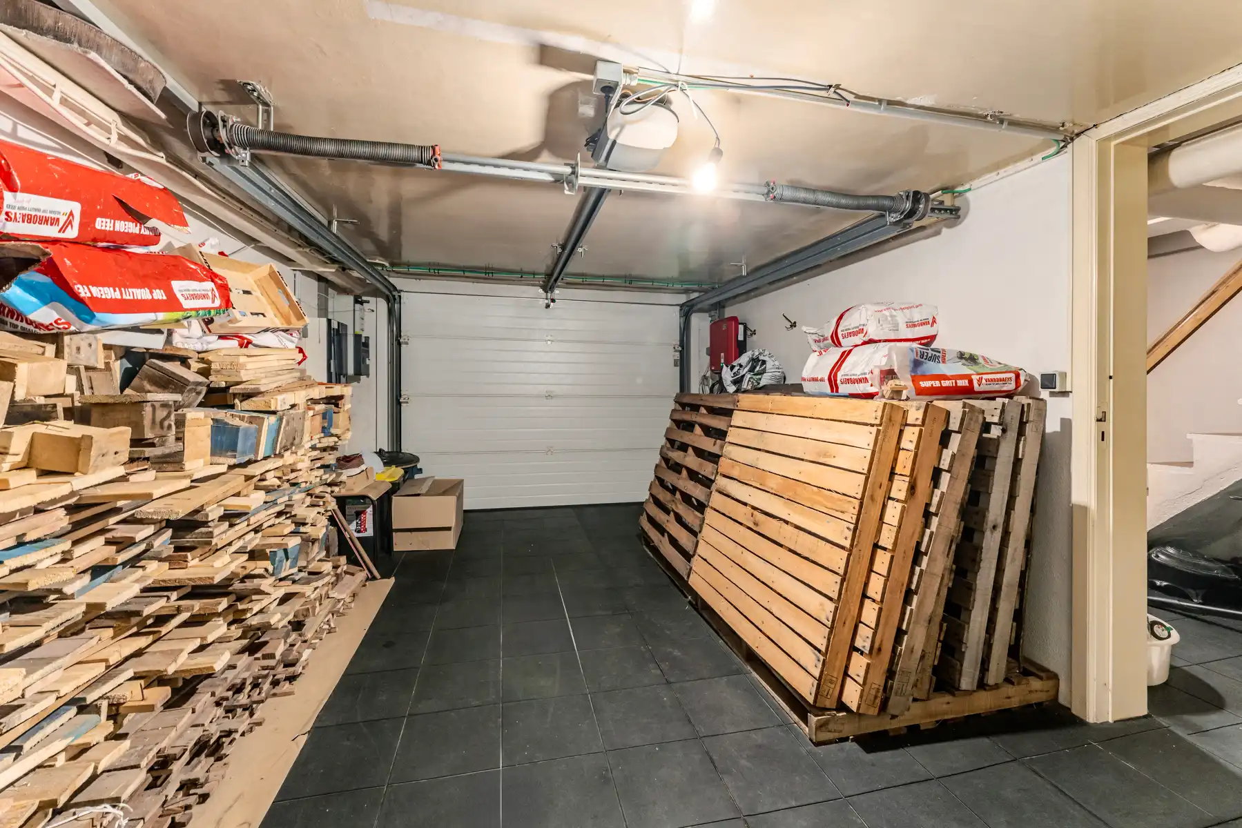 Stijlvol gerenoveerde woning, 3 slaapkamers en zonnige tuin foto 18