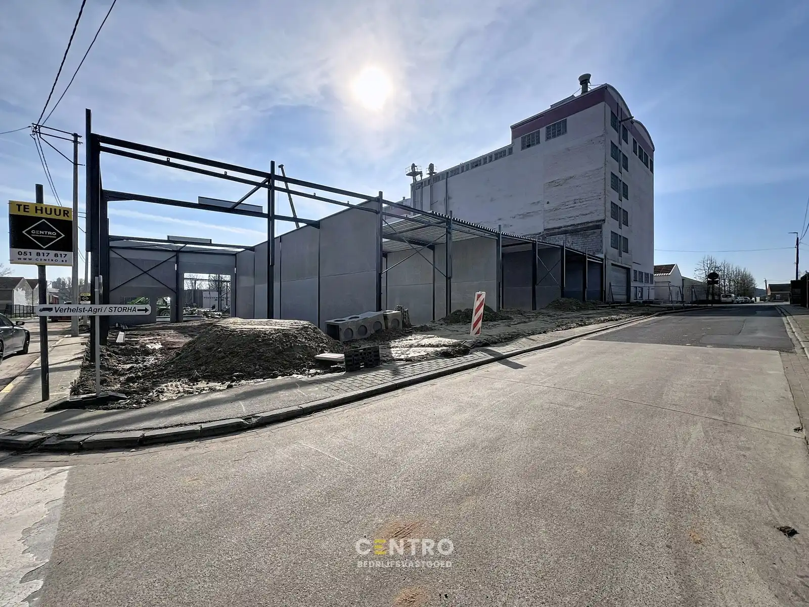 Nieuwbouw KMO-units van 221m² TE HUUR (VH van 7m, 2 parkings, aparte loopdeur en raam), te Kerkhove (Avelgem). foto 16