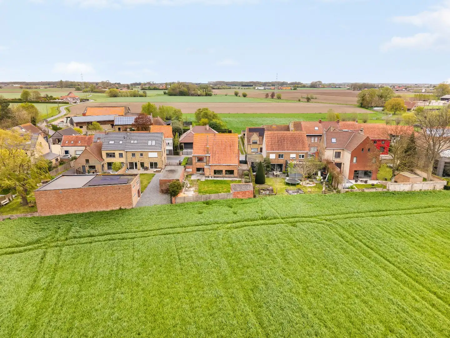 Ruime woning met 4 slaapkamers, loods en tuin met prachtig uitzicht. foto 22