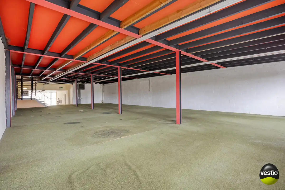 HANDELSPAND MET WOONST TE HOESELT NABIJ CENTRUM EN E313. foto 8