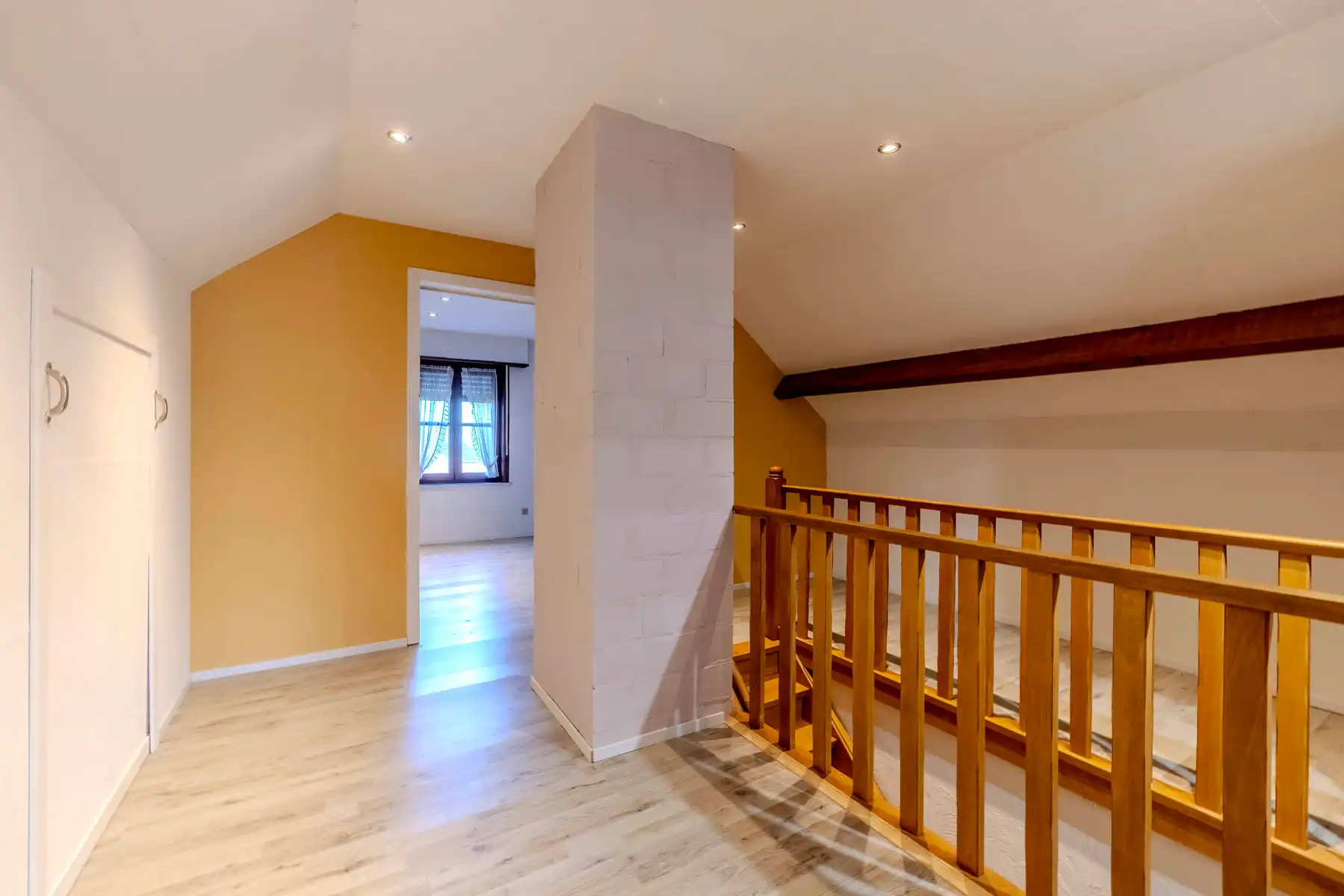 Open bebouwing met 3slpk, tuin en garage foto 16