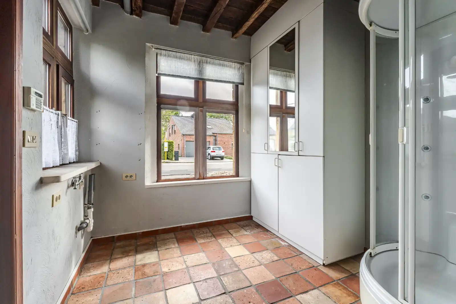 Karaktervolle halfopen woning op een riant perceel van 2.144 m² in Sint-Eloois Winkel! foto 9