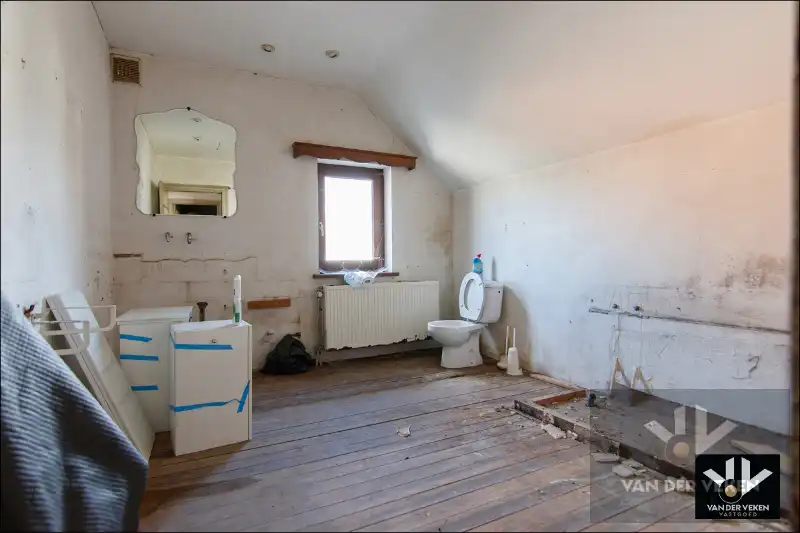 Karaktervolle, te renoveren woning op een perceel van ruim 12 aren. Ideaal gelegen nabij het centrum van Tongeren! foto 15