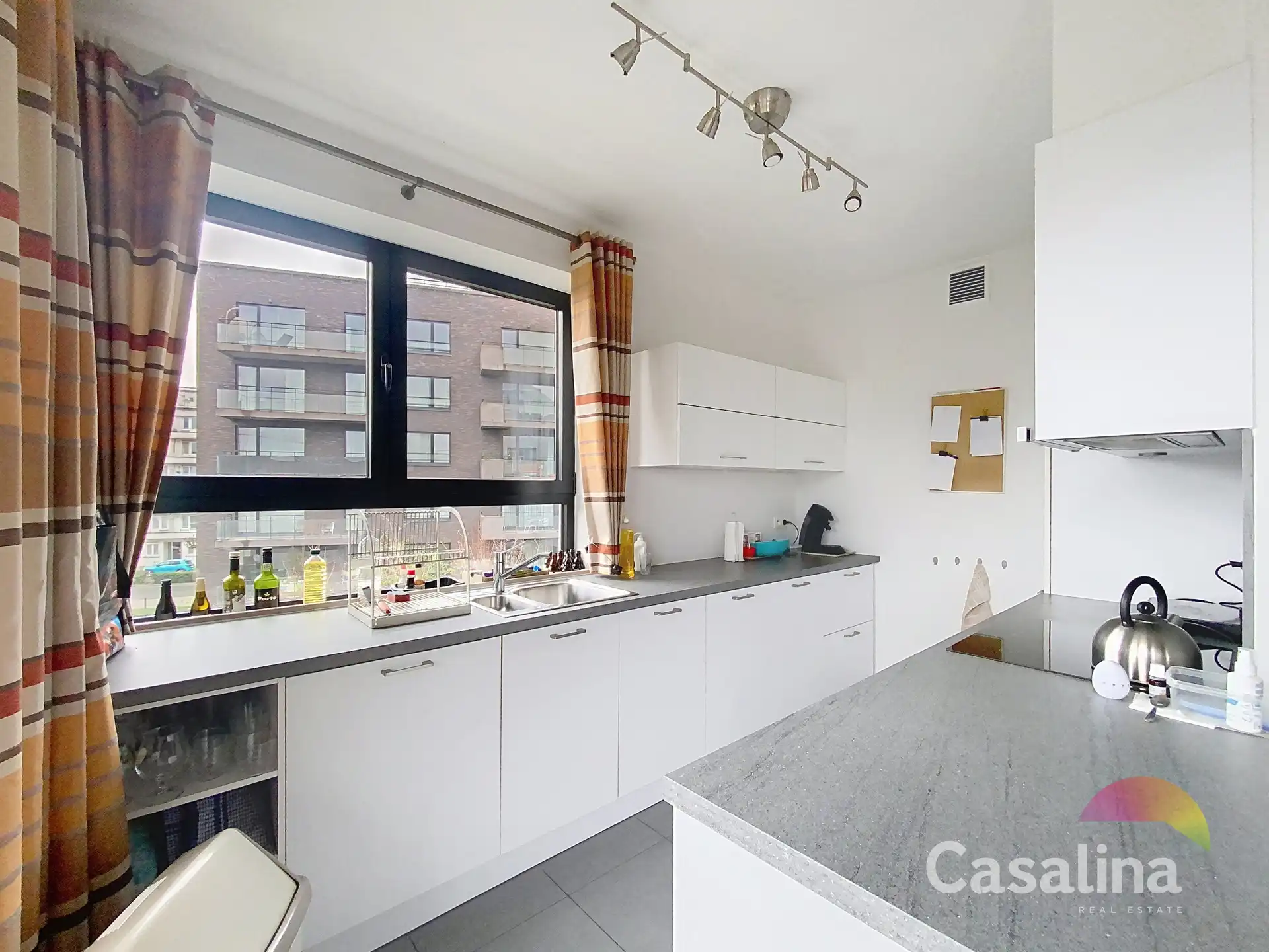 Prachtig 3-slaapkamerapp. met terras en parking (EPC: C+) foto 9