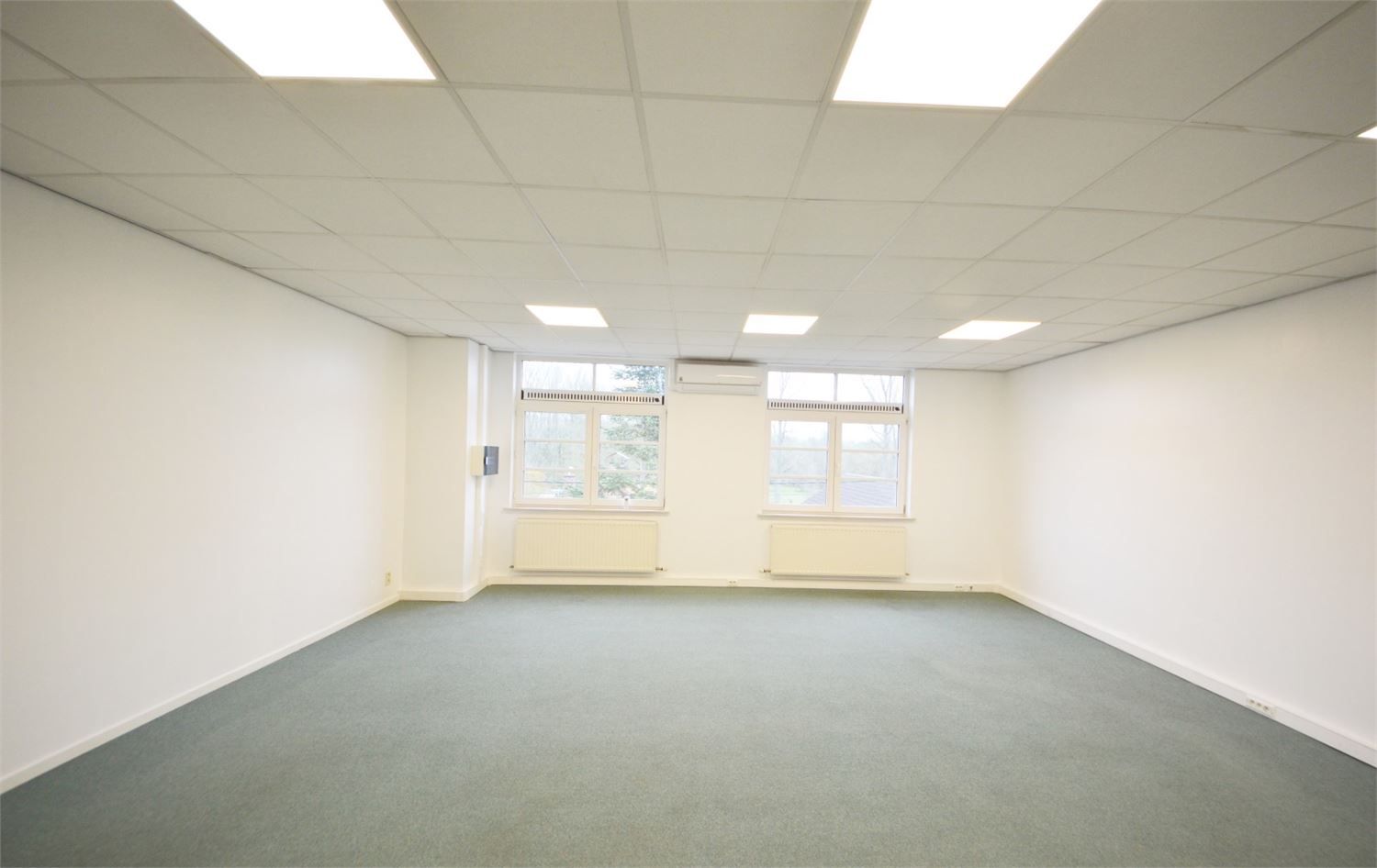 MAKKELIJK BEREIKBARE KANTOREN MET PARKING foto 5