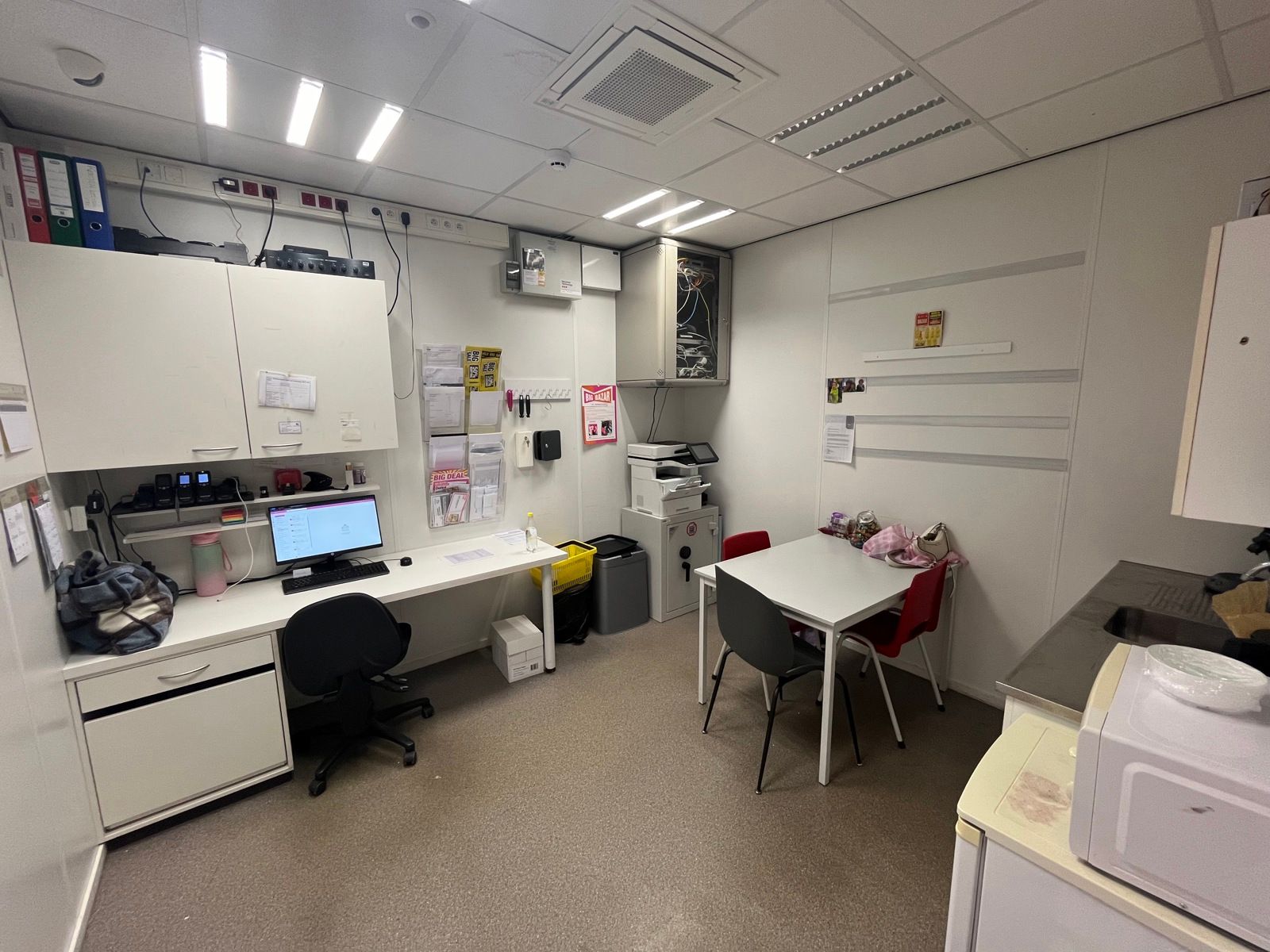 Handelsgelijkvloers te huur – Centrum Lanaken foto 15