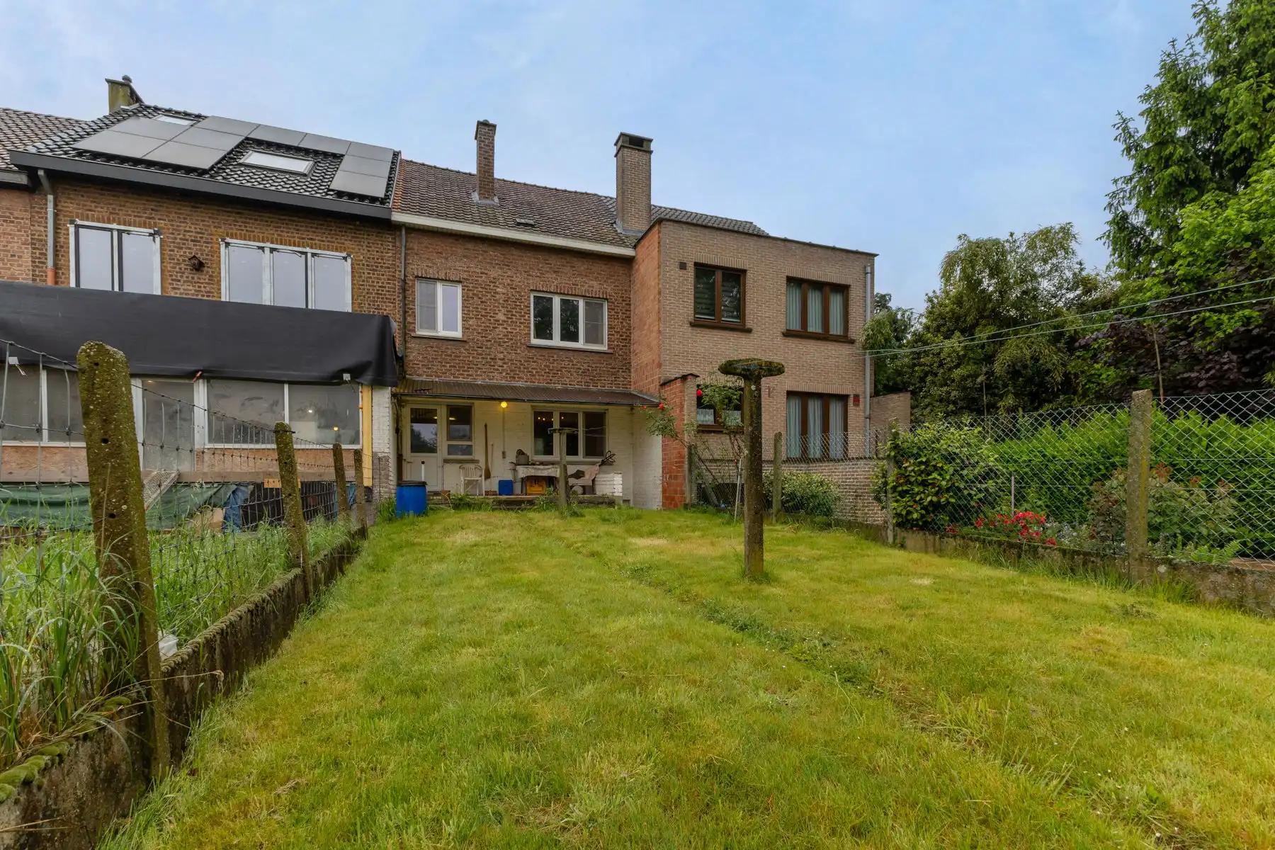 Residentieel gelegen woning met garage en tuin foto 3