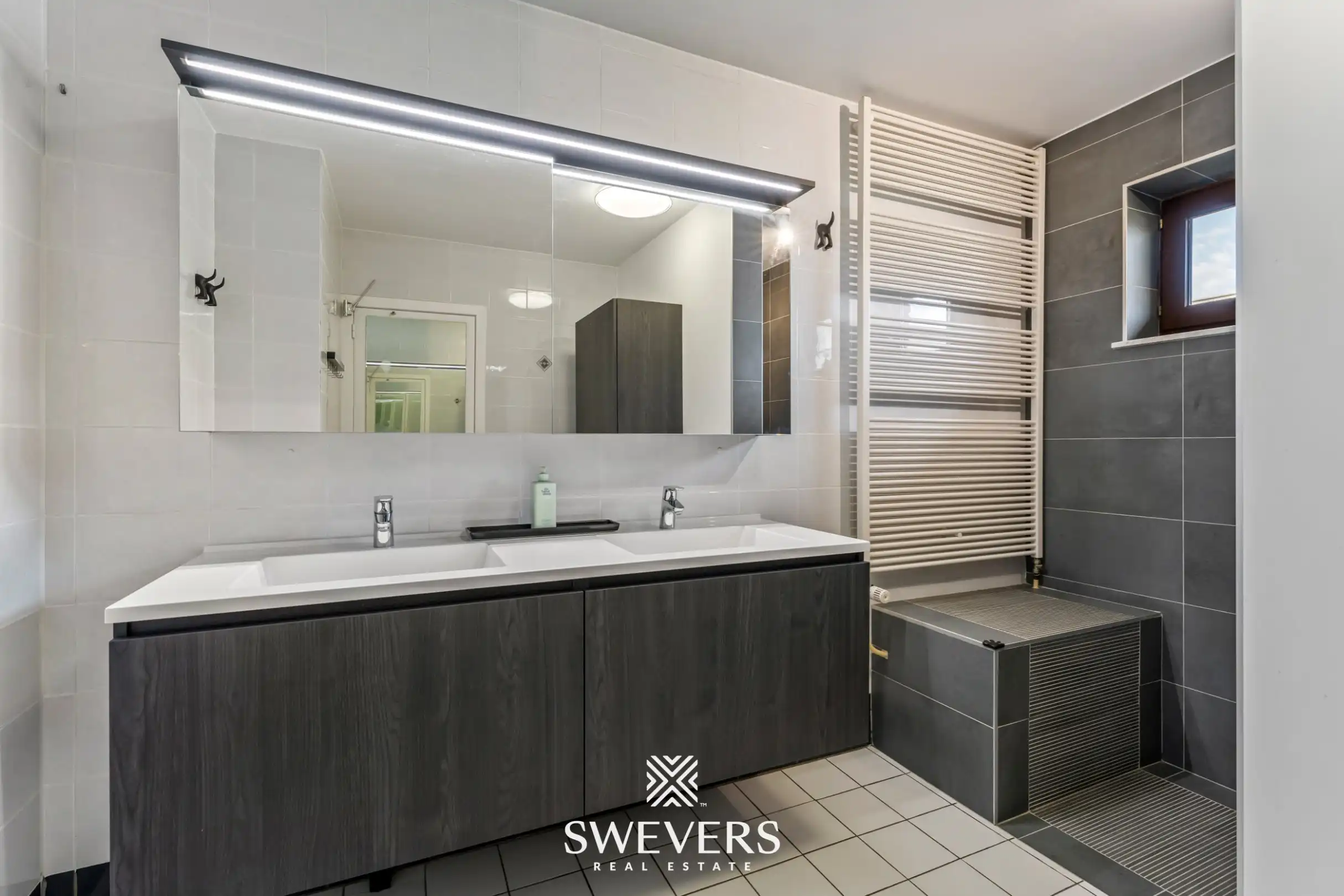 Uiterst verzorgde en lichtrijke woning op een rustige locatie in Heusden-Zolder foto 15