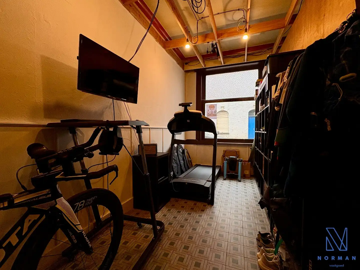 Statige woning te koop in het centrum van Kuurne met 4 slaapkamers en 200m² bewoonbare oppervlakte en volledig vernieuwde elektriciteit!  foto 15