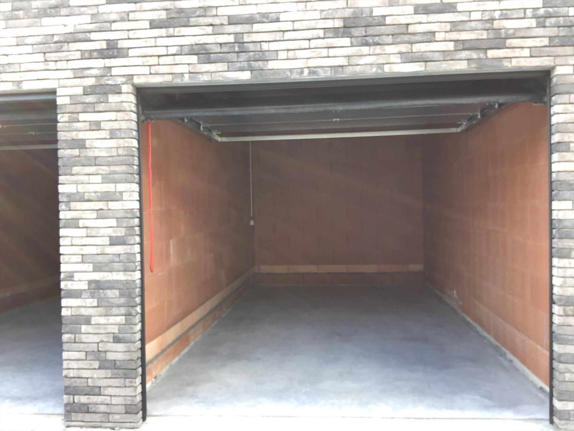 Splinternieuwe garagebox te huur foto 3