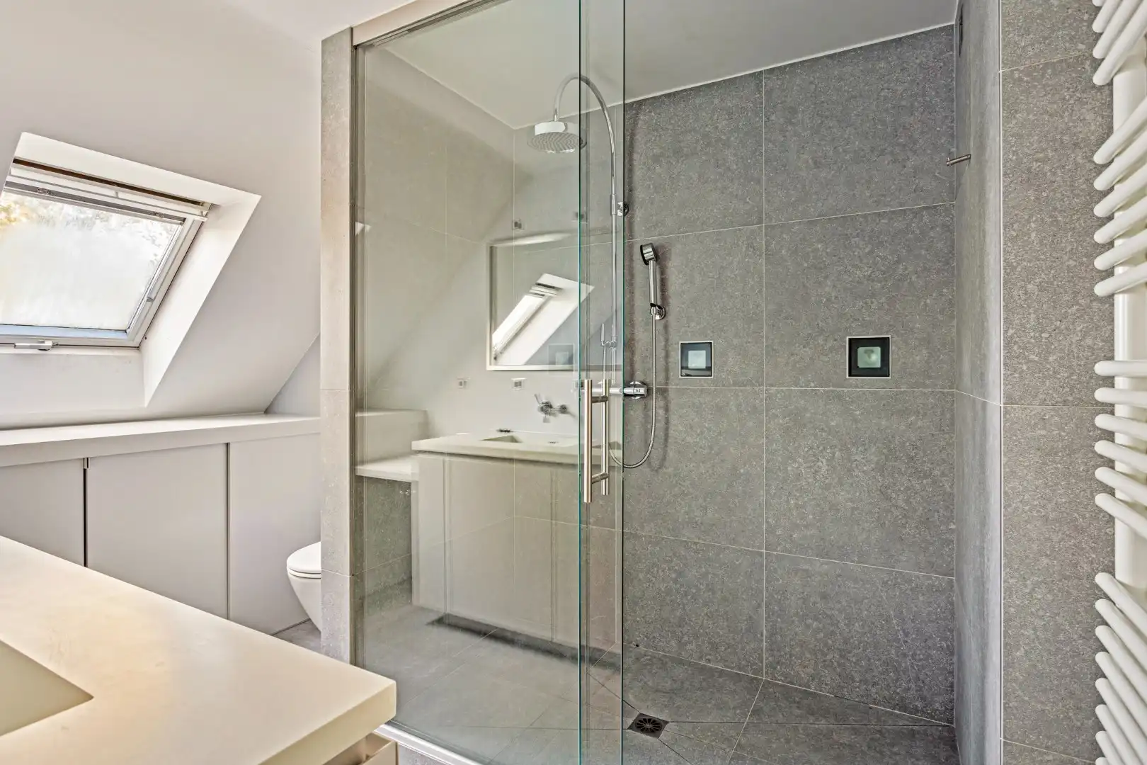 Duplex appartement met tuin en garage foto 16