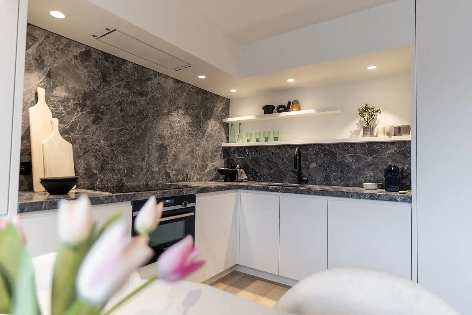 Prachtige penthouse met grote zonneterrassen (50 m²), met zijdelings zeezicht. foto 7