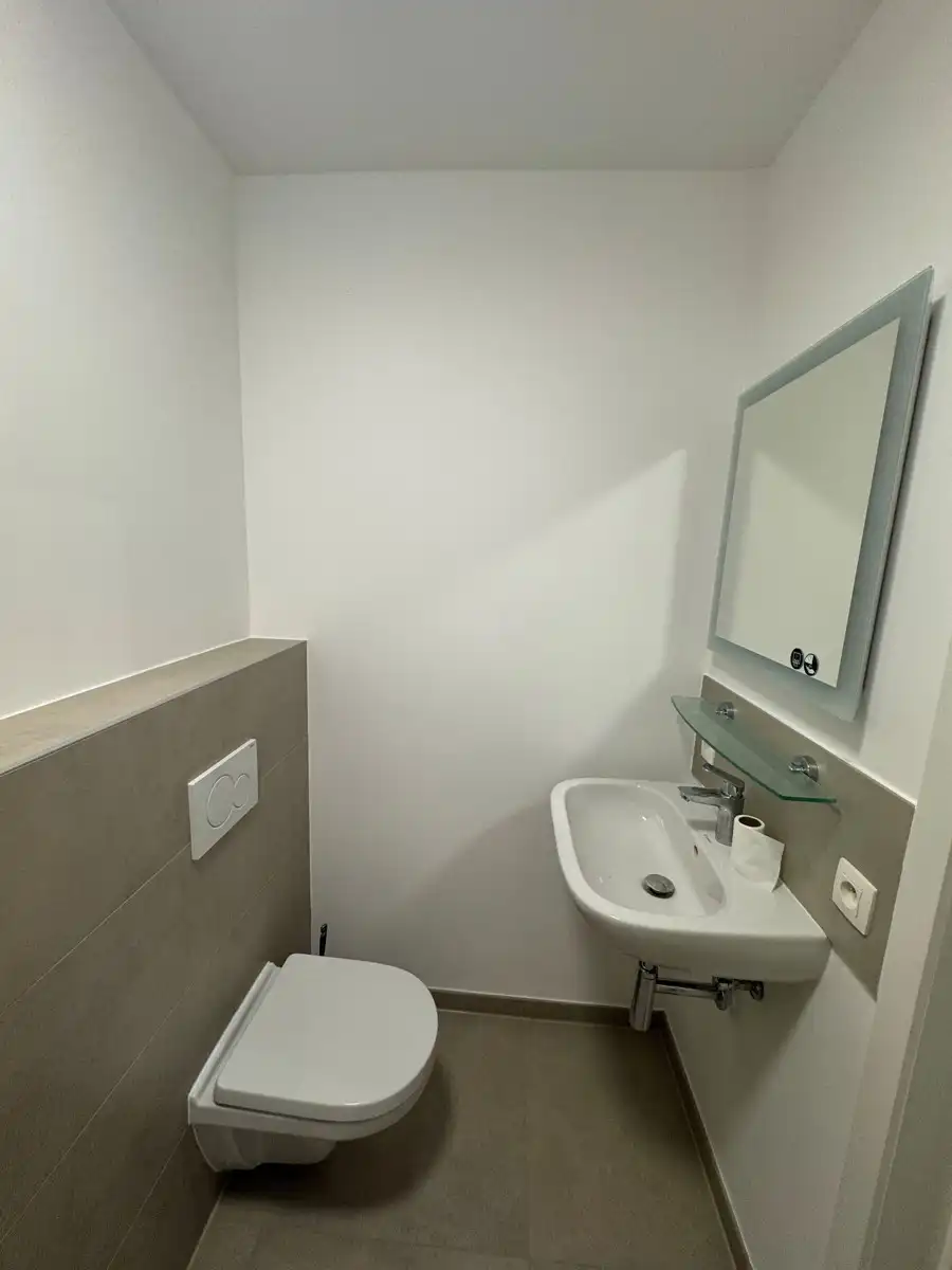 Vernieuwd appartement met 1 slaapkamer en terras foto 6