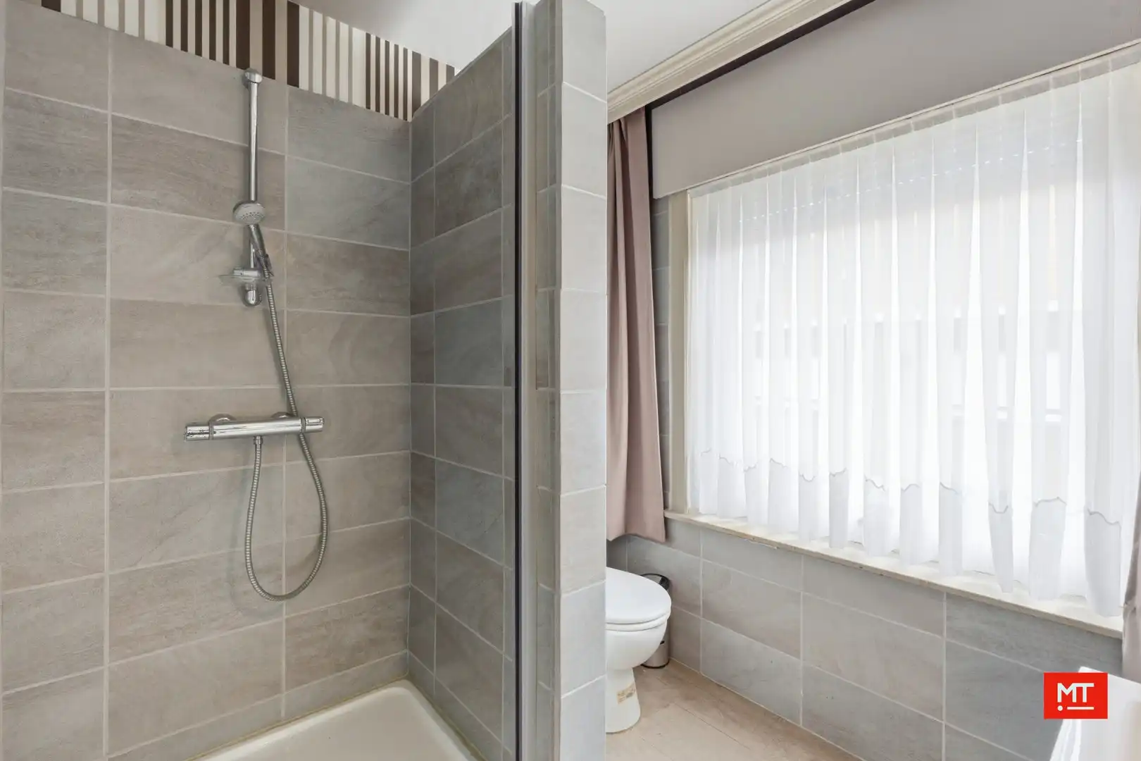 Kloeke halfopen woning met 3 slaapkamers, stadstuin en garage in centrum Meulebeke foto 11