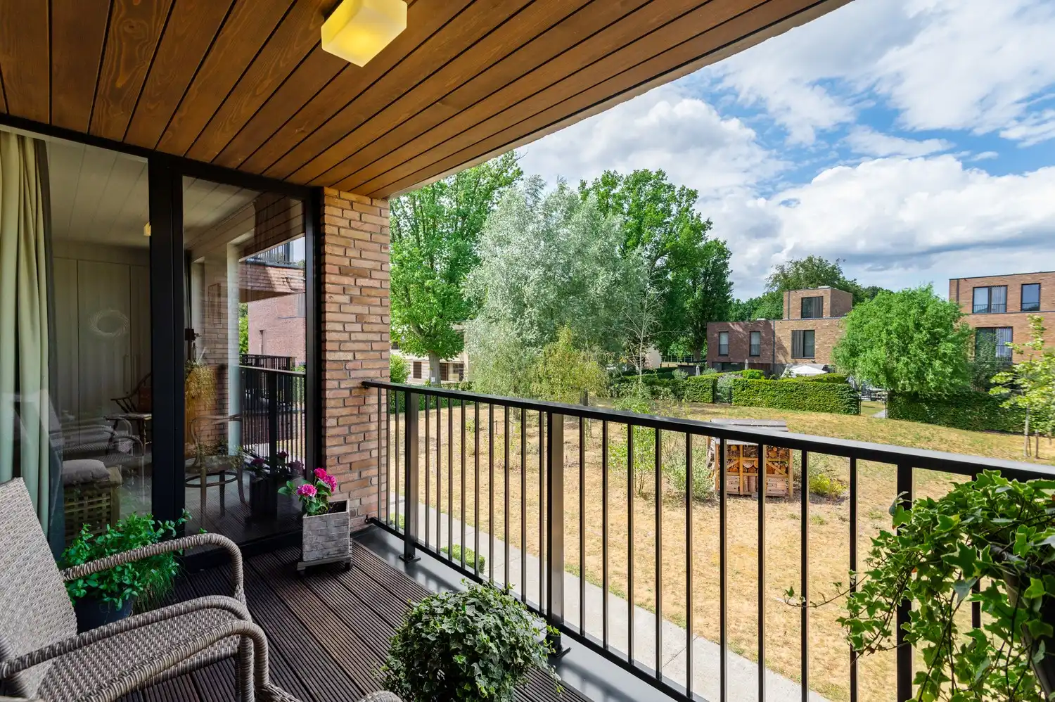 Recent appartement met 2 slaapkamers, overdekte terrassen en gemeenschappelijke tuin foto 14