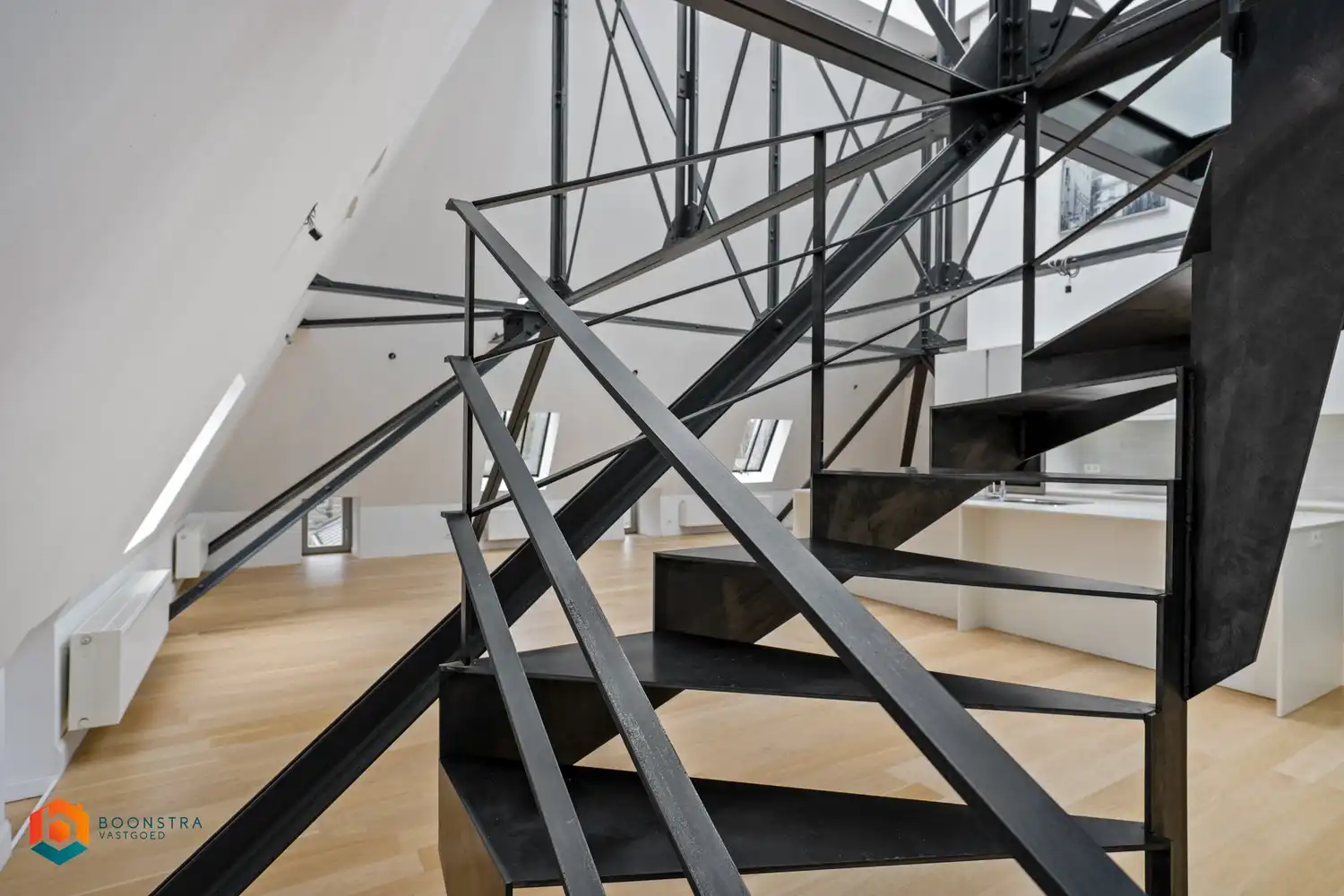 Ruimtelijke industriële loft (+/- 194 m²) met 3 slpkrs foto 9