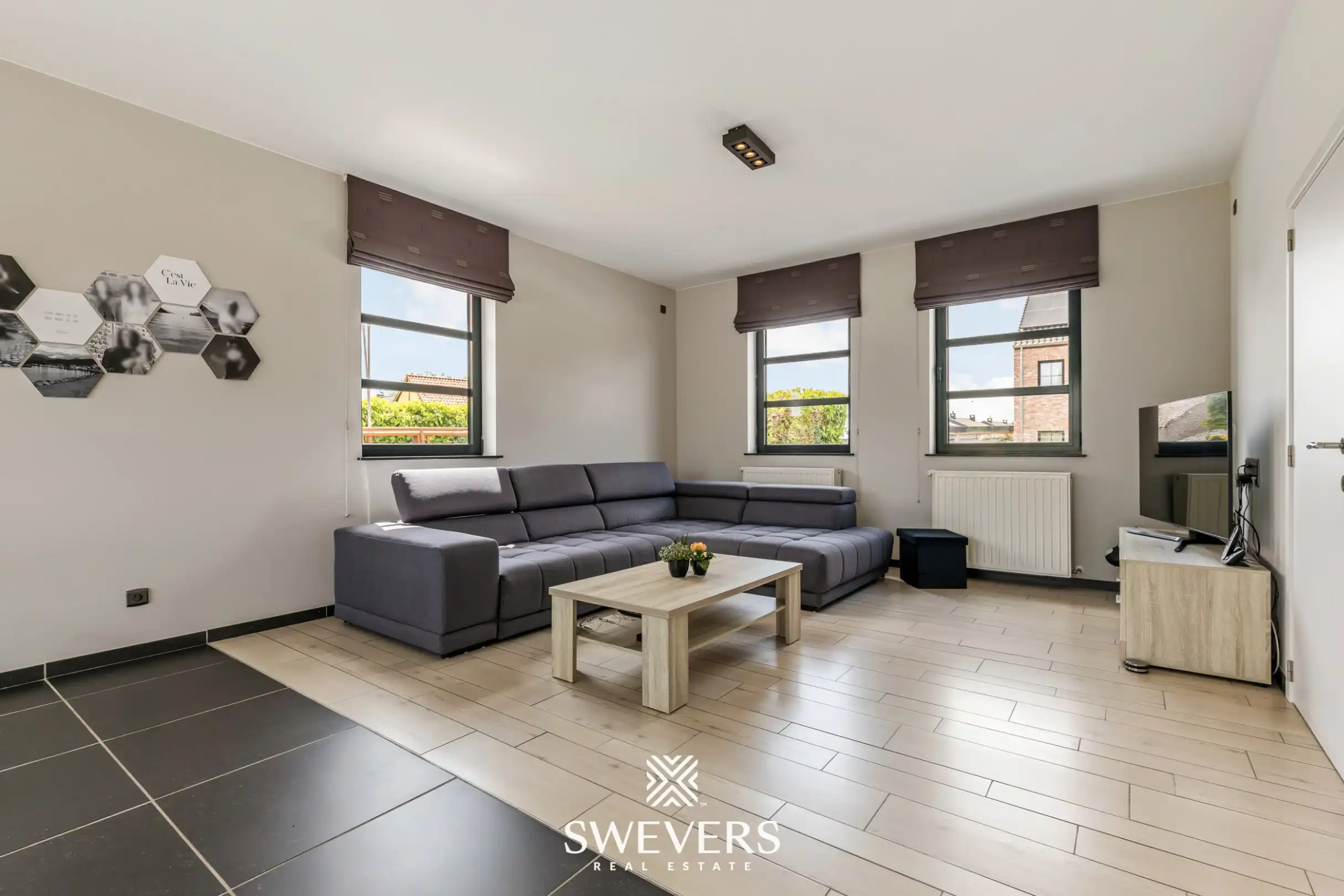 Ruime instapklare woning met 5 slaapkamers en praktijkruimte foto 3