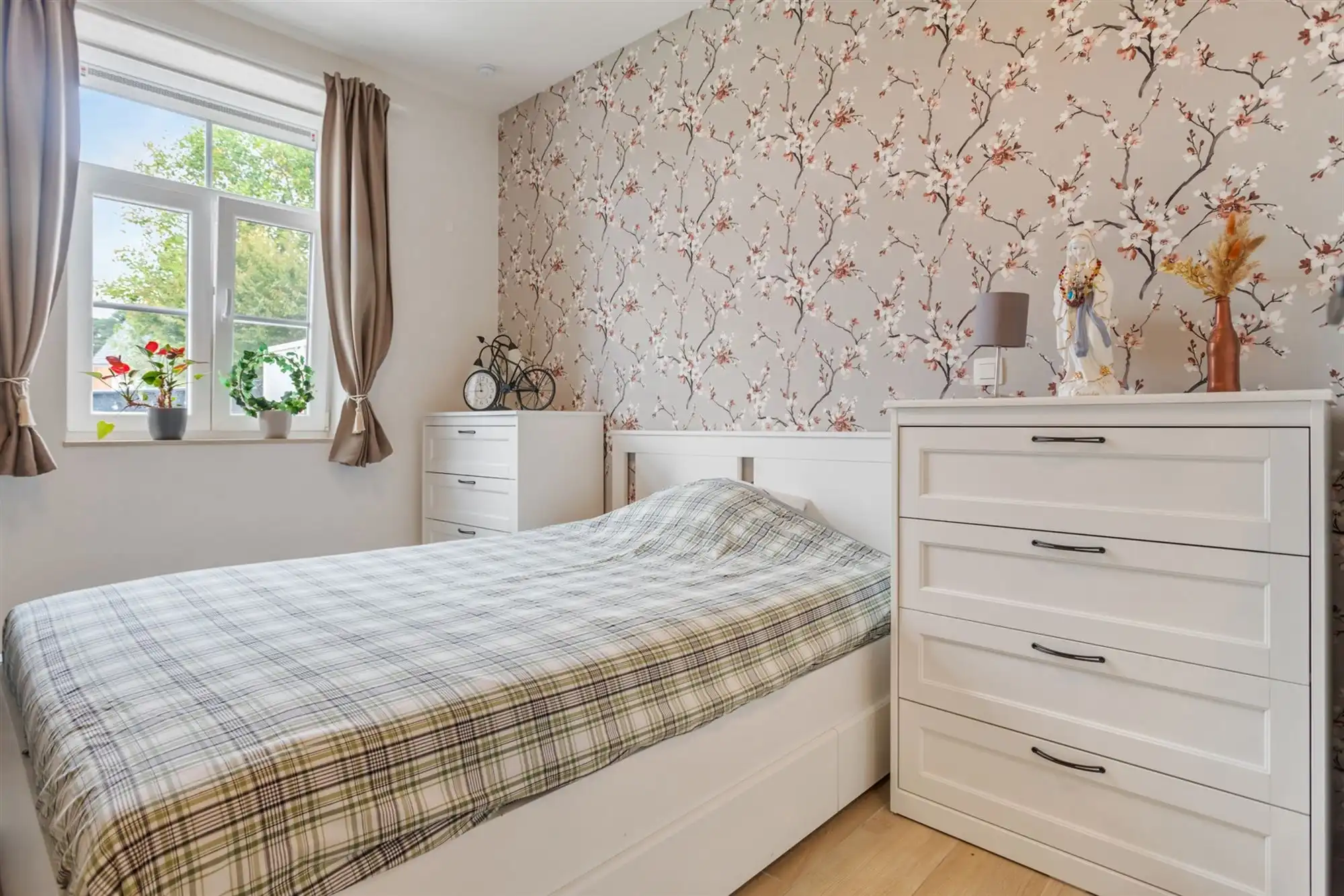 RECENT GELIJKVLOERS APPARTEMENT MET BIJHOREND TERRAS EN RUIME PRIVATE TUIN GELEGEN TE MEERHOUT foto 18