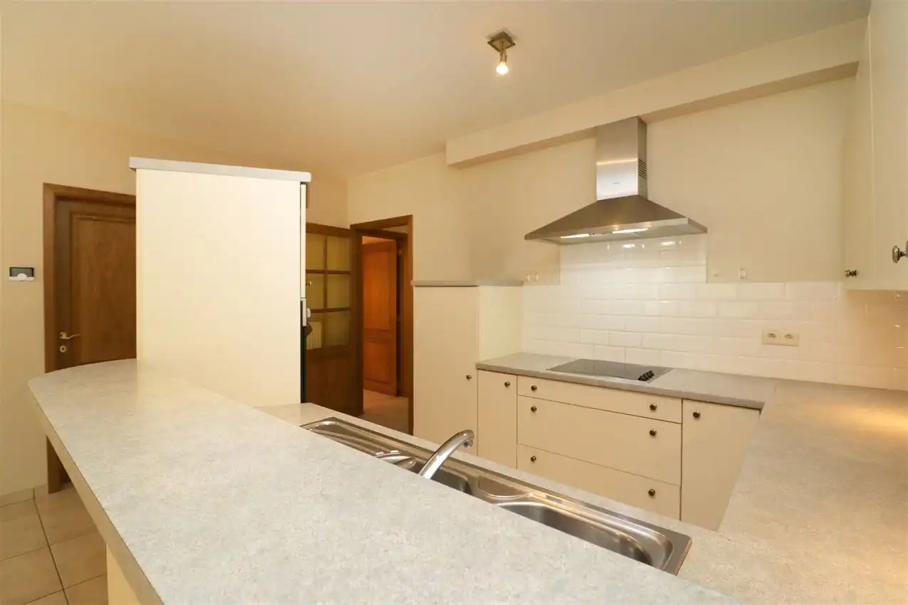 Appartement met 2 slpk., autostaanplaats en terras in centrum Aarschot foto 30